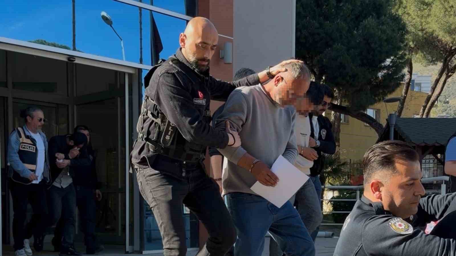 Bayındır’da uyuşturucu operasyonu: 4 tutuklama
