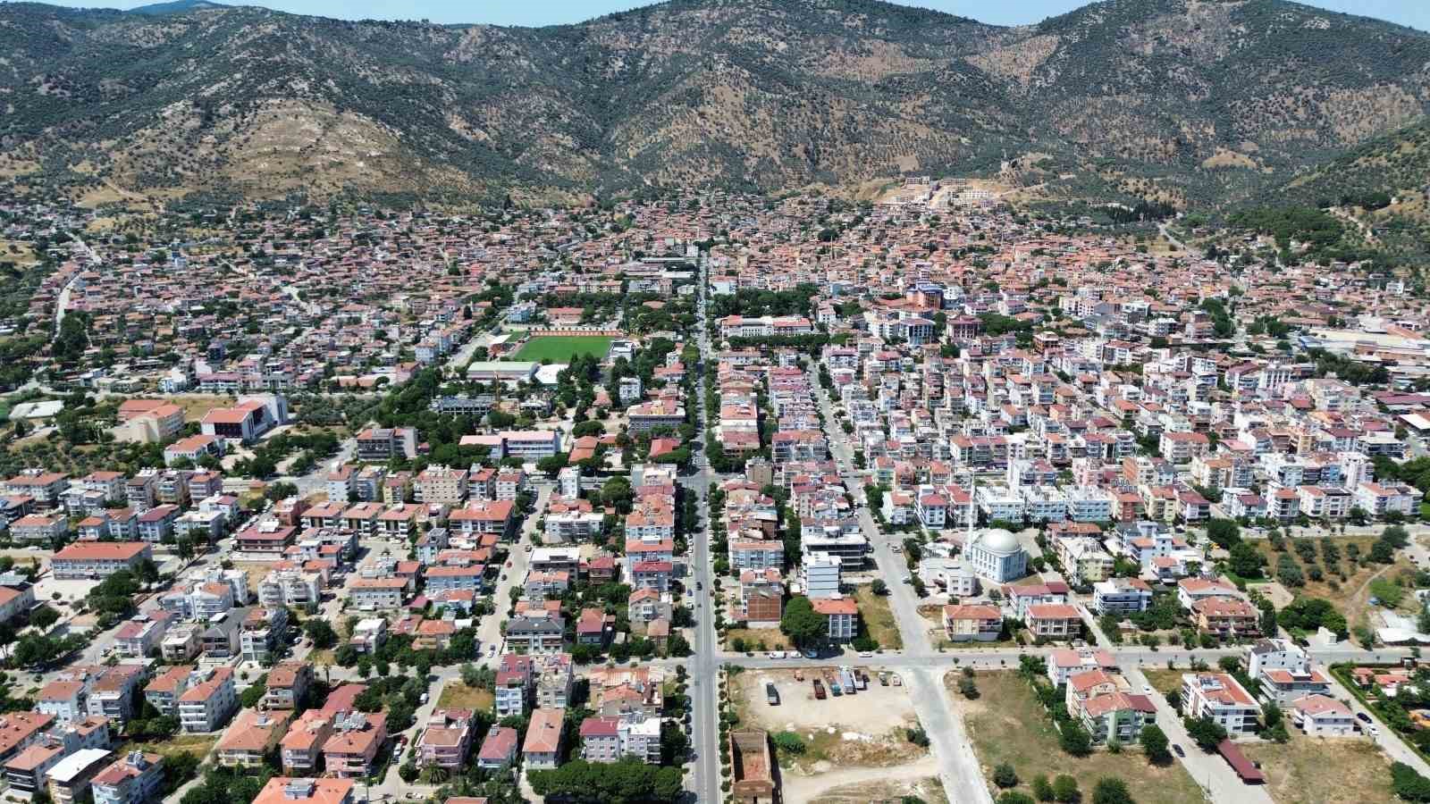 Bayındır’da yetişen nergis, bilimde öne çıkıyor
Bayındır’da yetişen nergis, bilimde öne çıkıyor