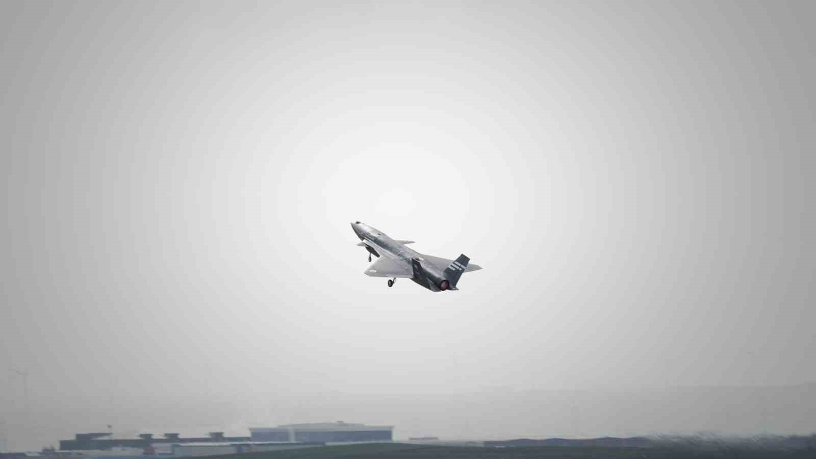 Bayraktar KIZILELMA, ASELSAN KARAT kızılötesi arama ve takip sistemi ile test uçuşu gerçekleştirdi
