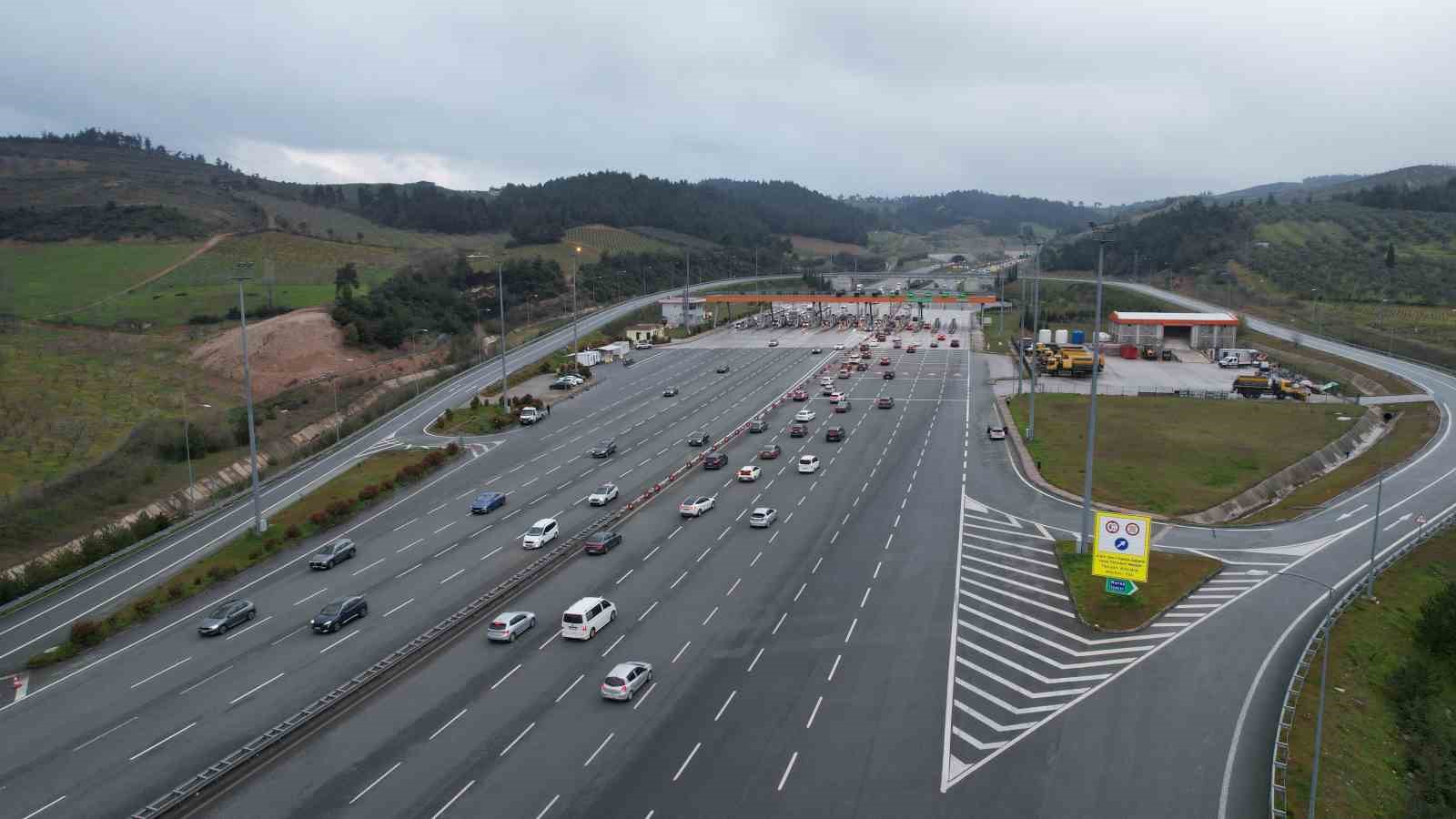 Bayram dönüşü Bursa otoyolunda yoğunluk: İstanbul istikametinde trafik yavaşladı
