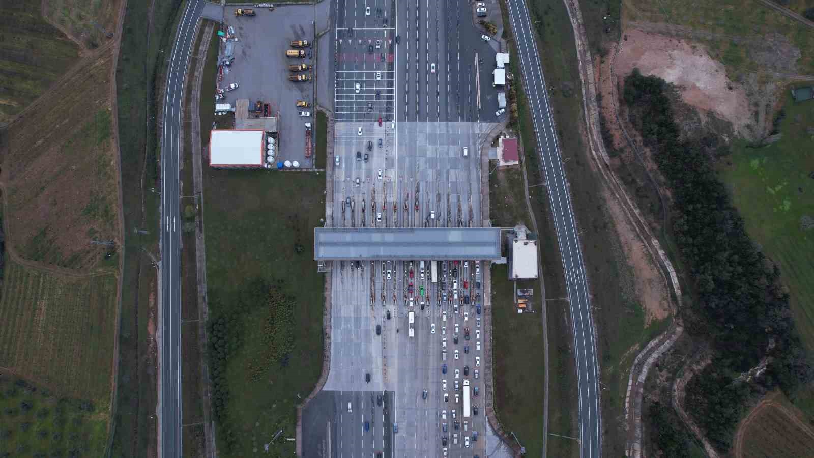 Bayram dönüşü Bursa otoyolunda yoğunluk: İstanbul istikametinde trafik yavaşladı
