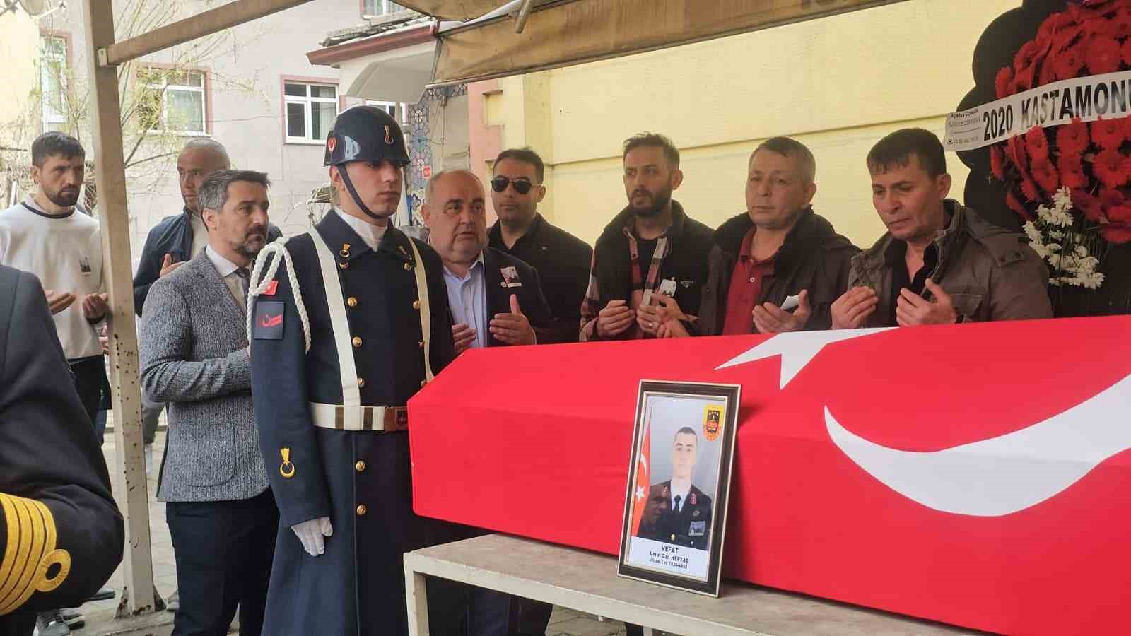 Bayram dönüşü motosikleti ile kaza yapan Uzman Çavuş dualarla son yolculuğuna uğurlandı

