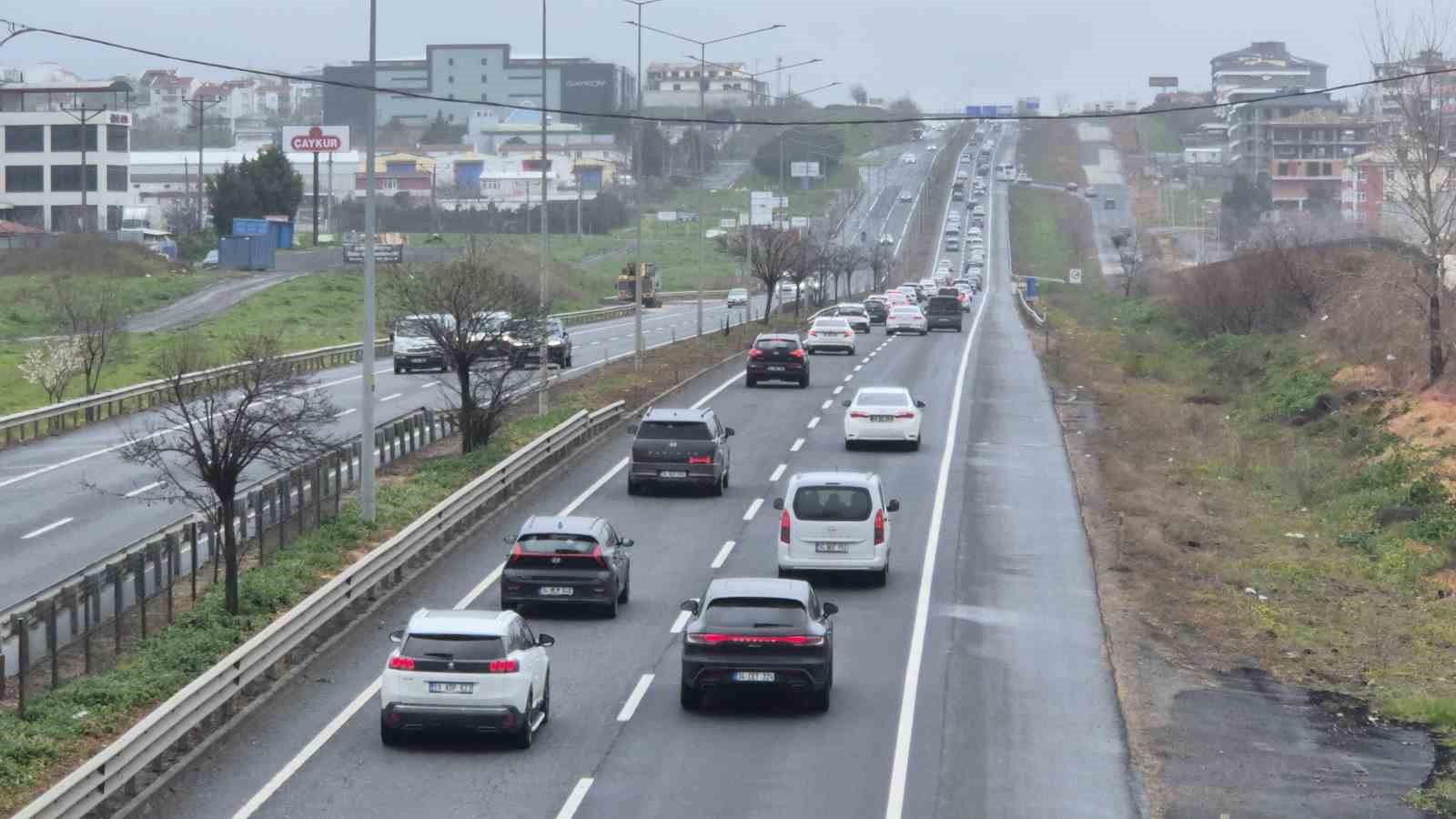 Bayram dönüşü Tekirdağ-İstanbul yolunda yoğunluk
