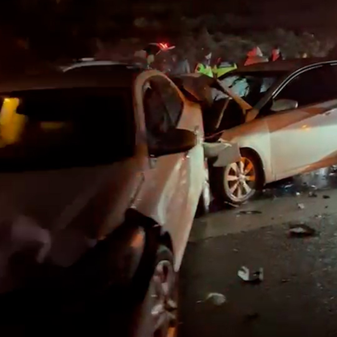 Bayram dönüşü trafiğinde zincirleme kaza: 5 araç birbirine girdi
