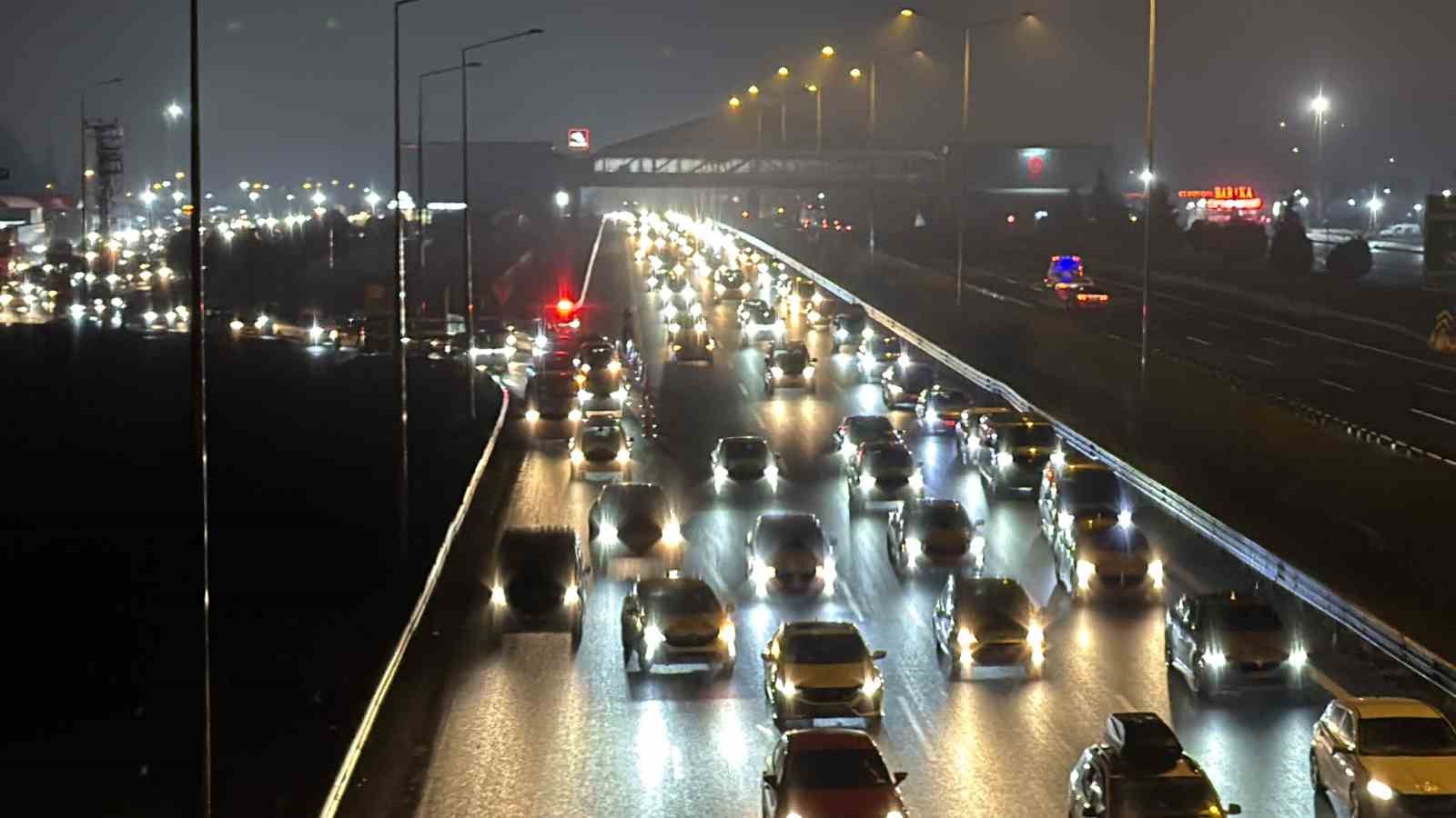 Bayram göçü sürüyor: Düzce’de trafik durma noktasına geldi
