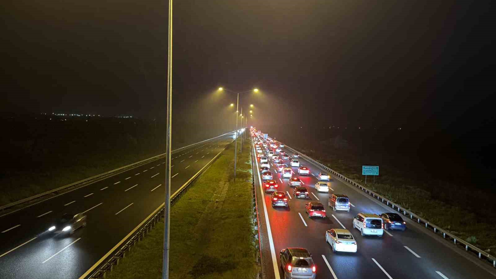 Bayram göçü sürüyor: Düzce’de trafik durma noktasına geldi
