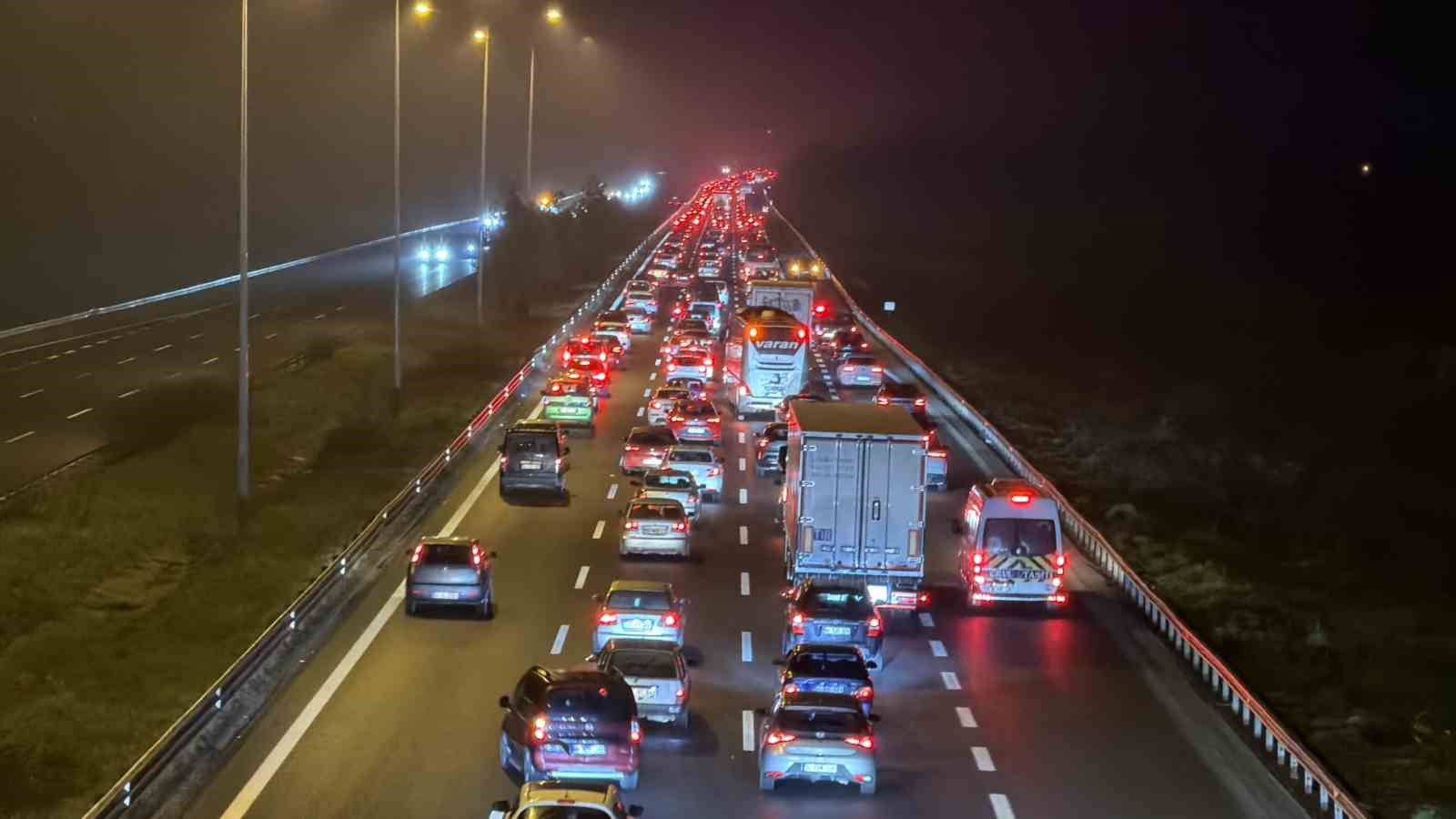 Bayram göçü sürüyor: Düzce’de trafik durma noktasına geldi
