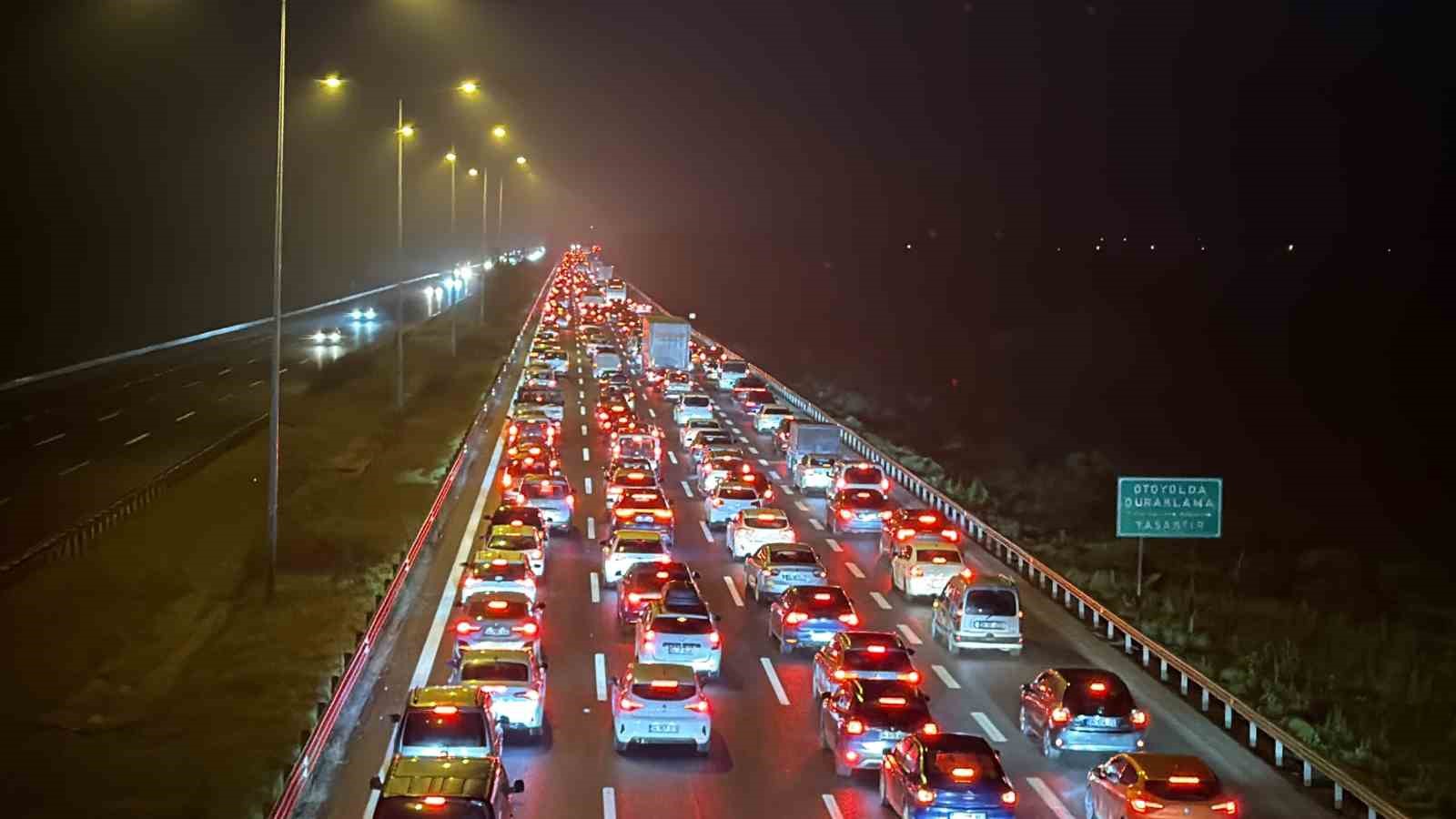 Bayram göçü sürüyor: Düzce’de trafik durma noktasına geldi
