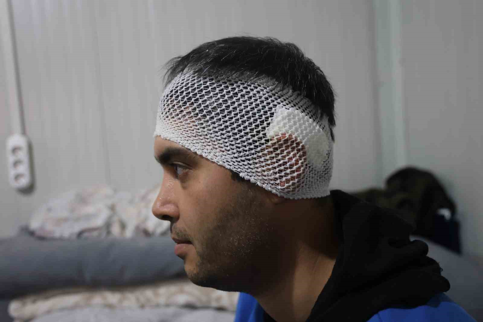 Bayram günü konteyneri delip geçen yorgun merminin kafasına isabet etmesiyle kabusu yaşadı
