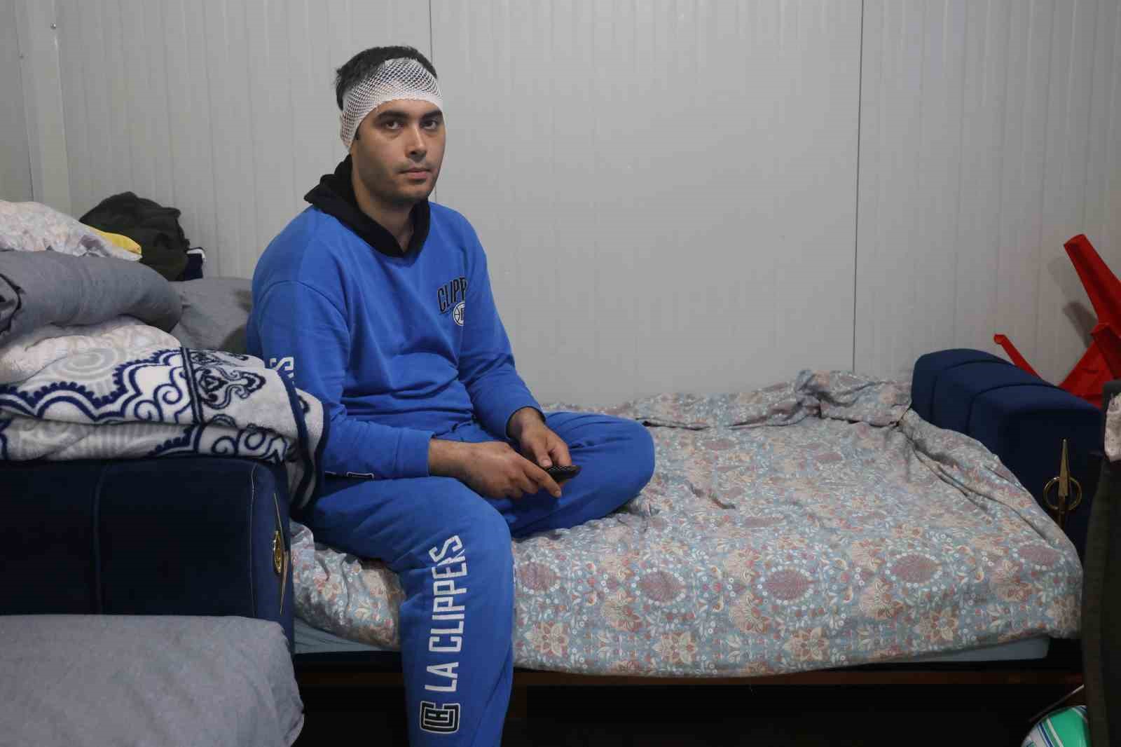 Bayram günü konteyneri delip geçen yorgun merminin kafasına isabet etmesiyle kabusu yaşadı
