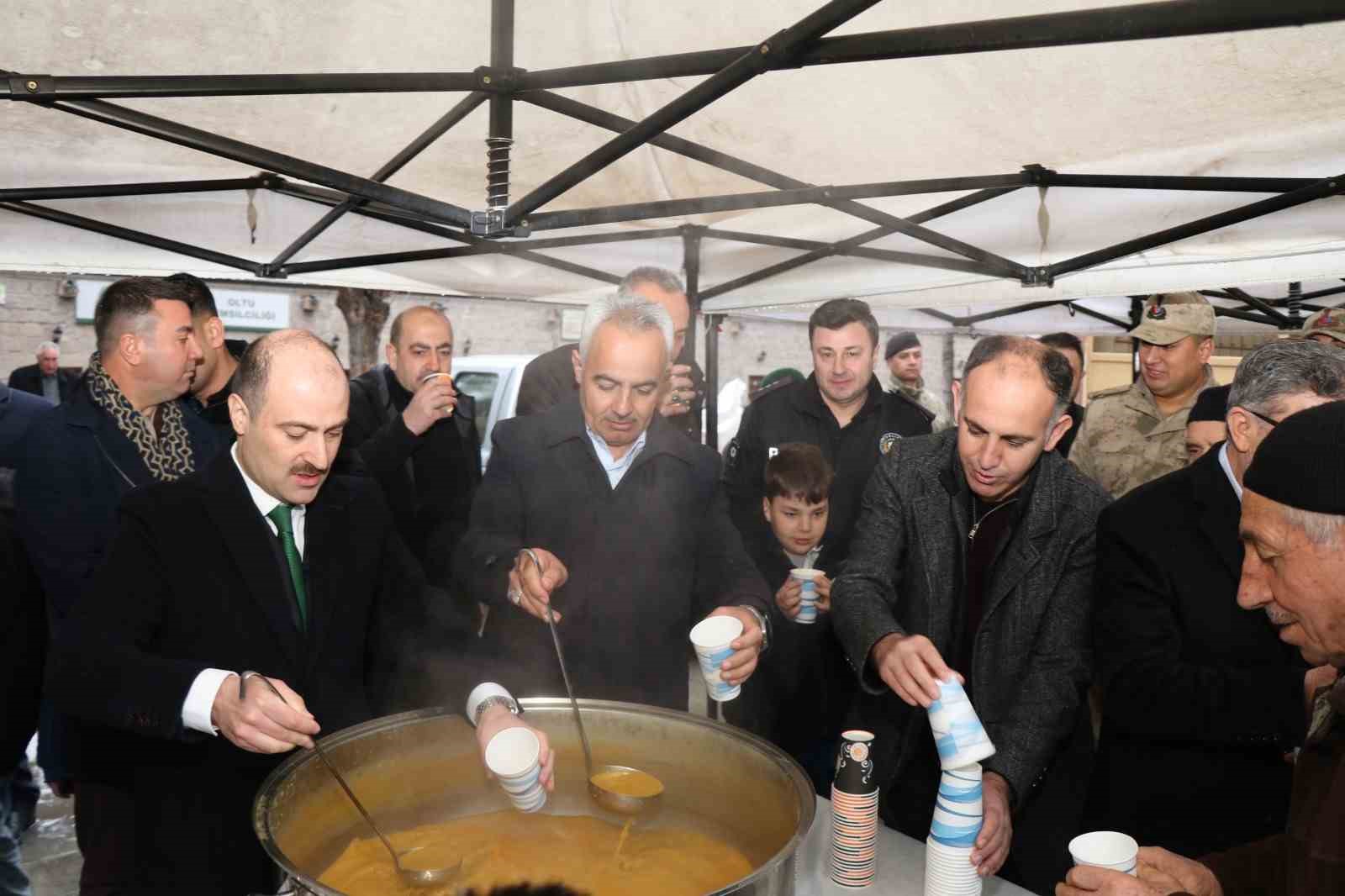 Bayram namazında camiler doldu taştı
