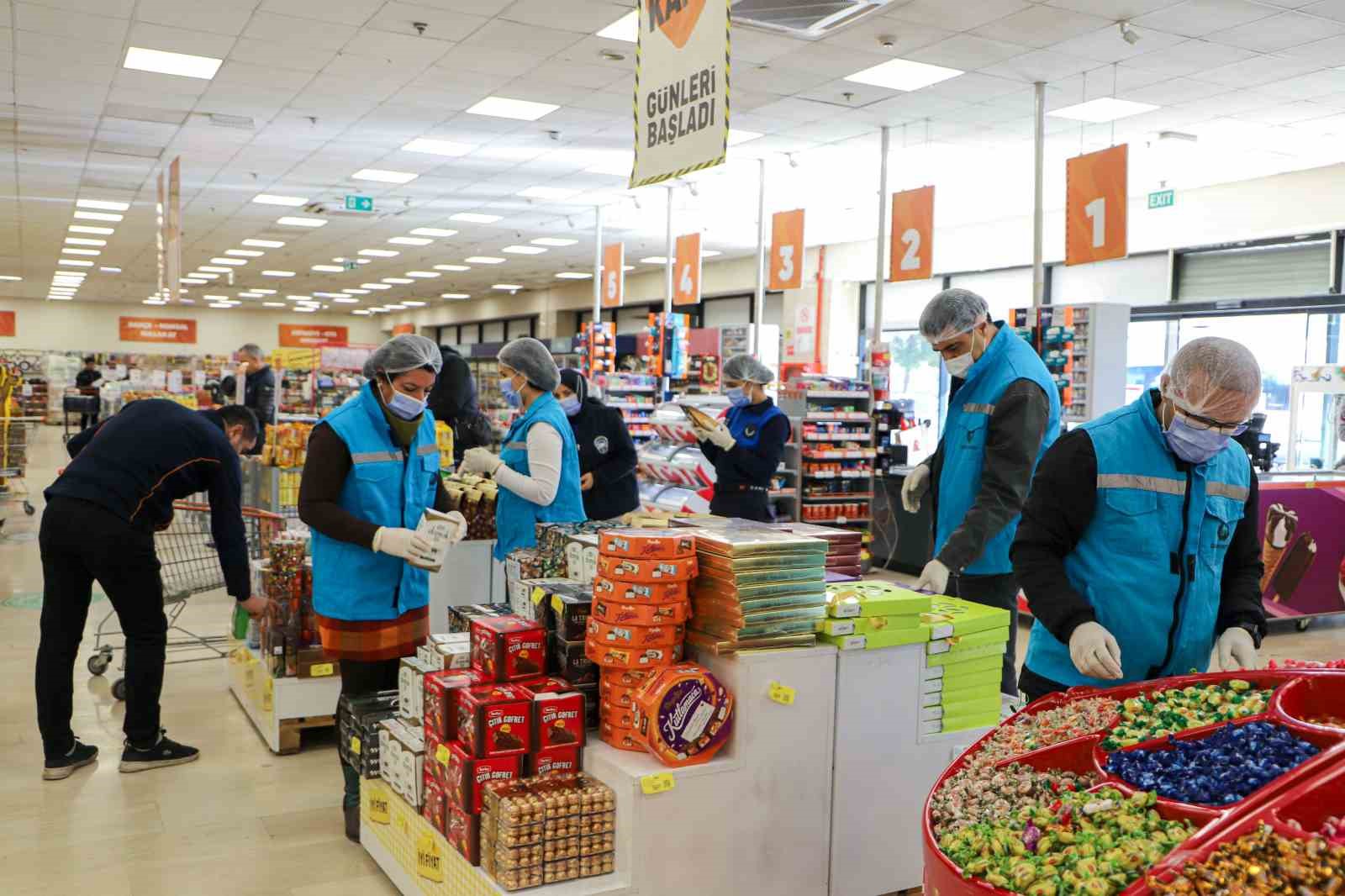 Bayram öncesi gıda satışı yapan iş yerleri denetlendi
