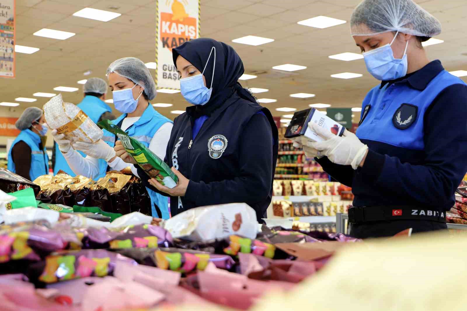 Bayram öncesi gıda satışı yapan iş yerleri denetlendi
