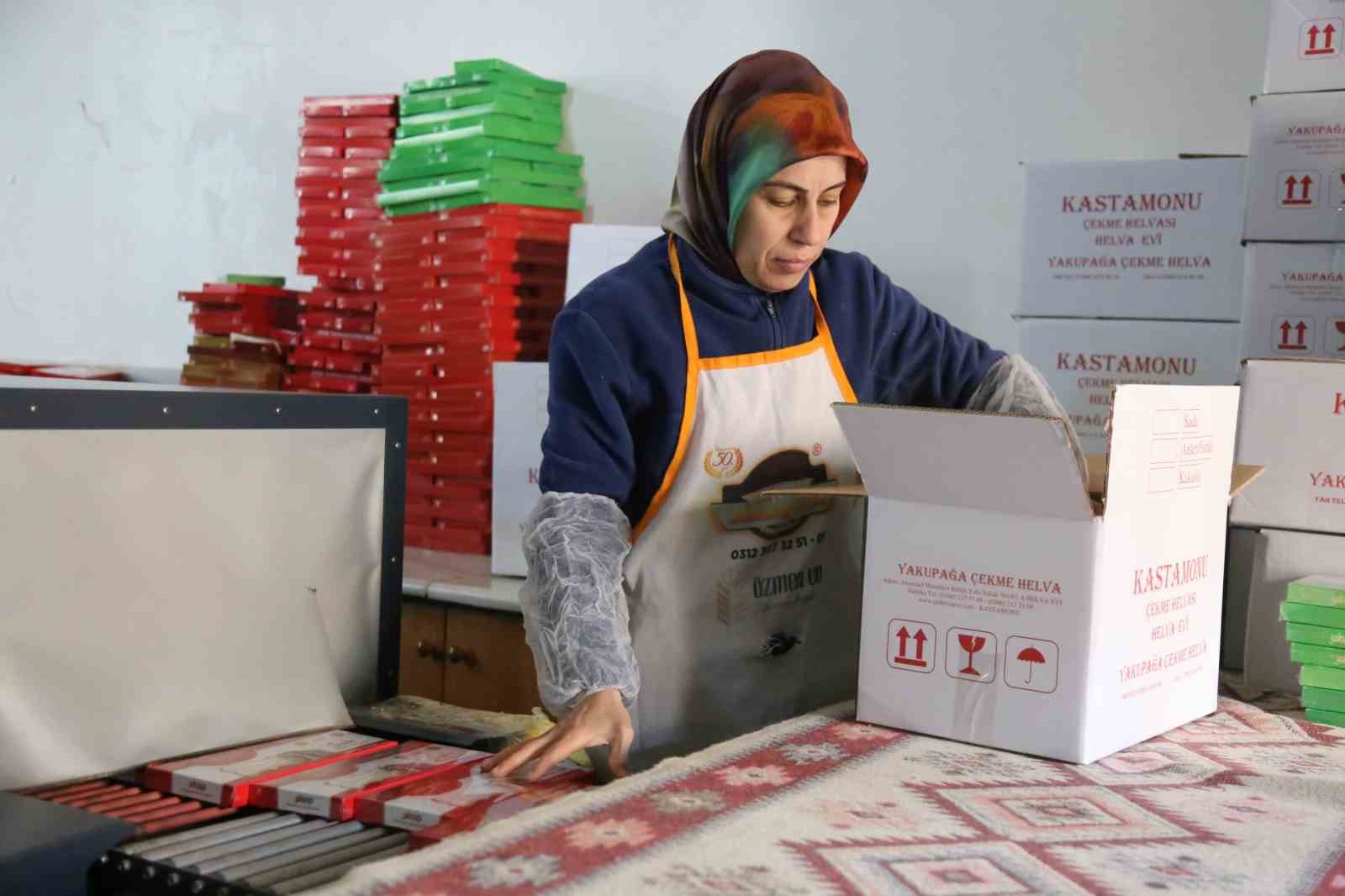 Bayram öncesi imalathanelerde saray helvası mesaisi
