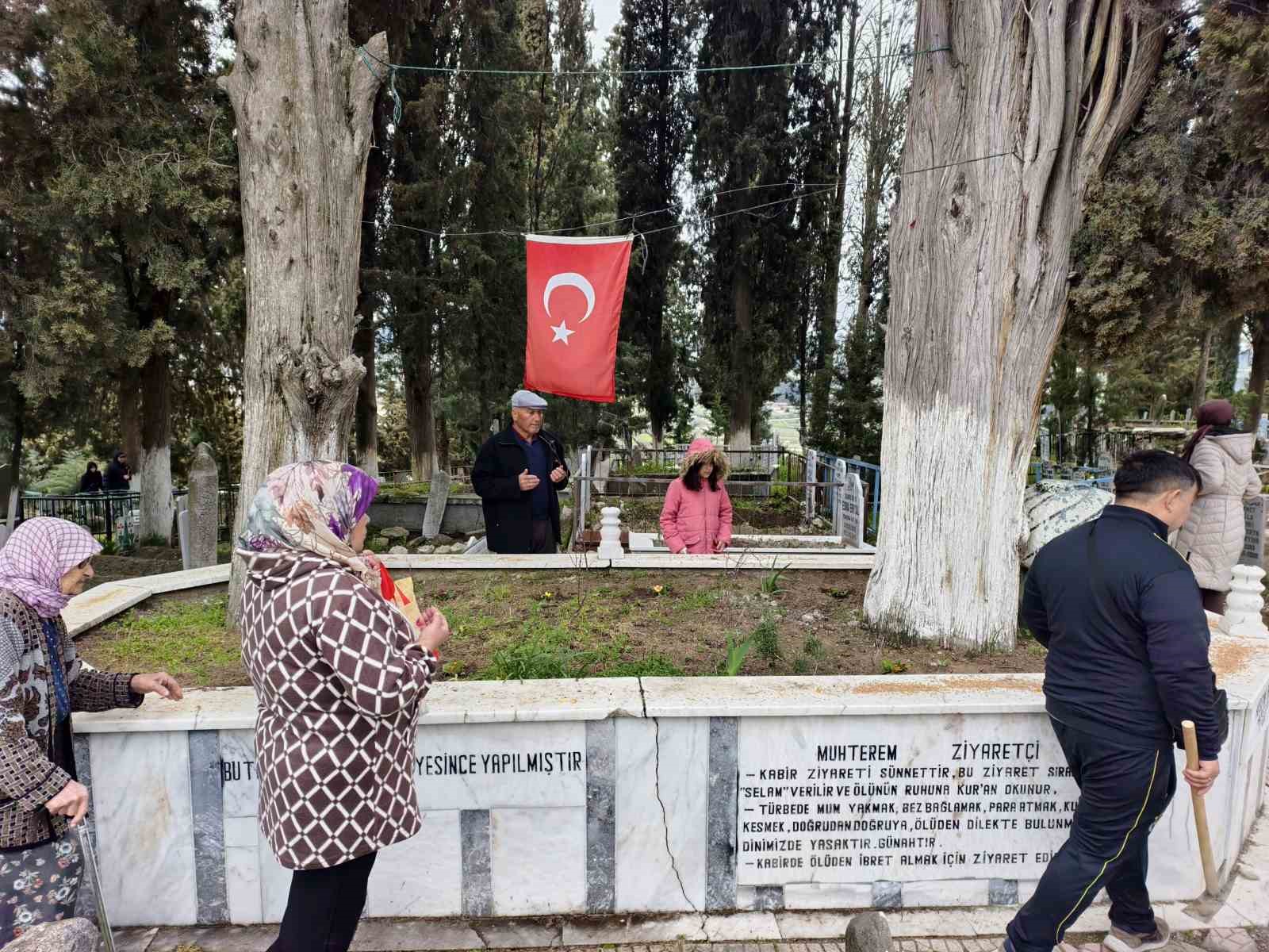 Bayram öncesi mezarlıklarda duygu seli
