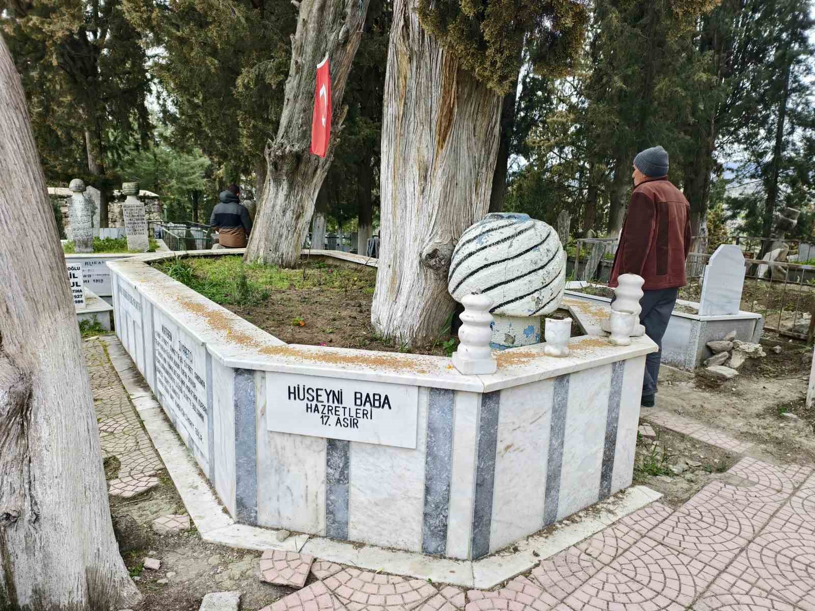 Bayram öncesi mezarlıklarda duygu seli
