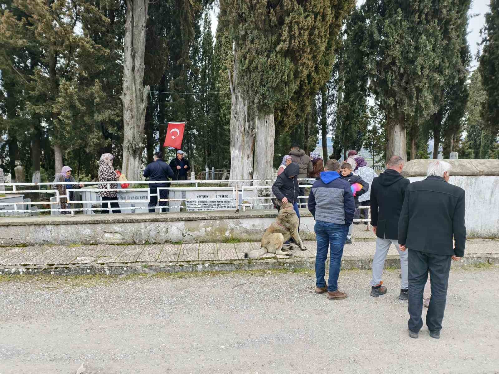 Bayram öncesi mezarlıklarda duygu seli
