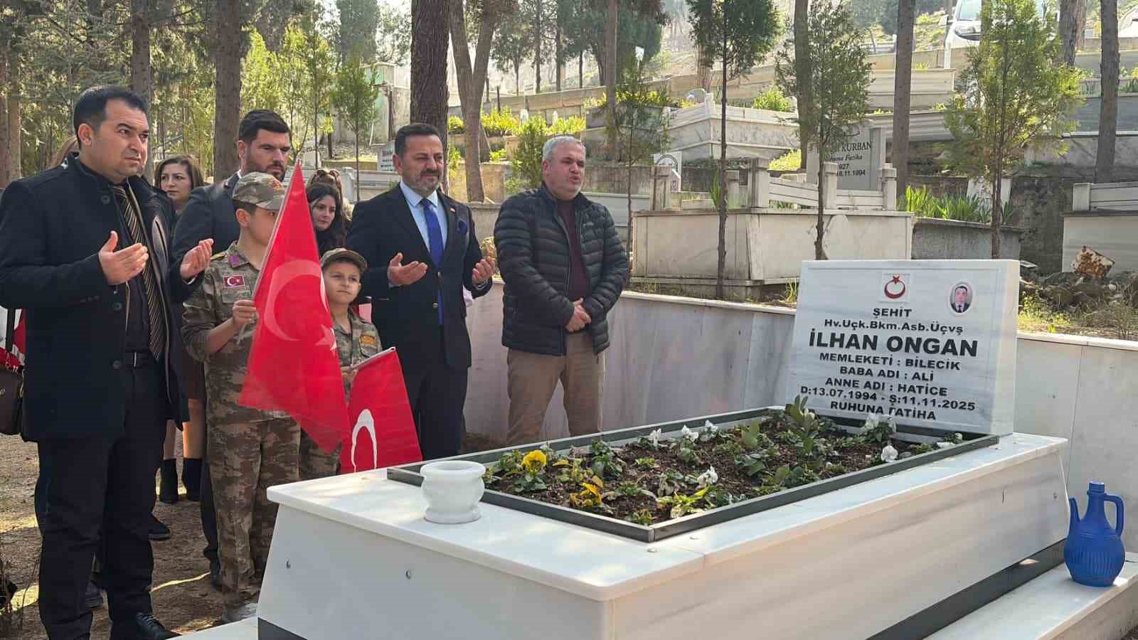 Bayram öncesi şehit mezarlıkları ter temiz oldu
