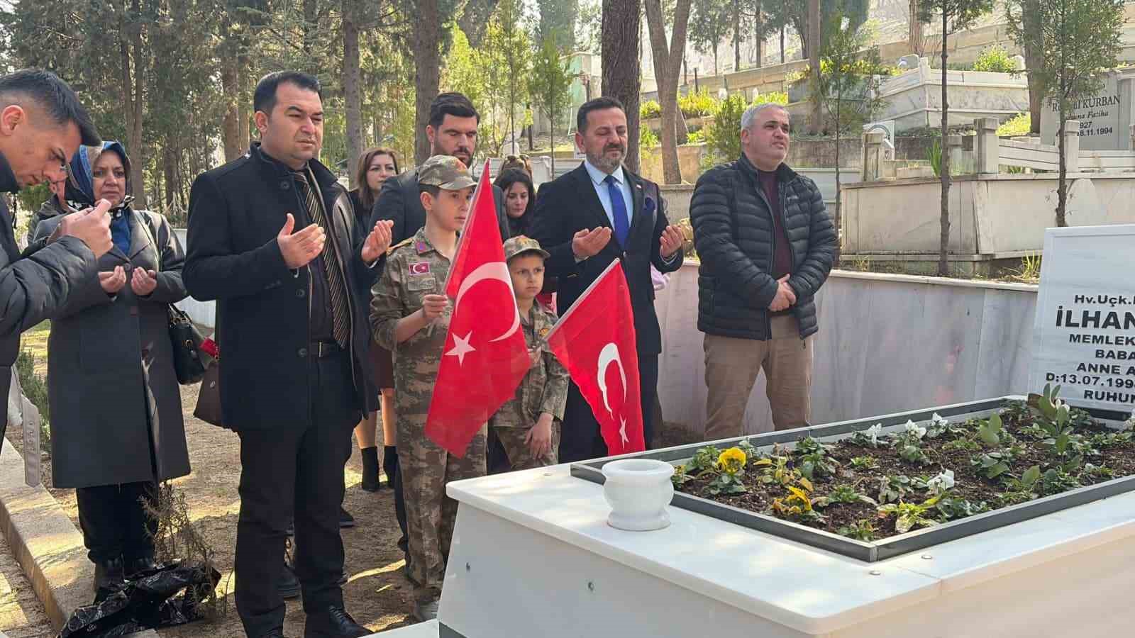 Bayram öncesi şehit mezarlıkları ter temiz oldu
