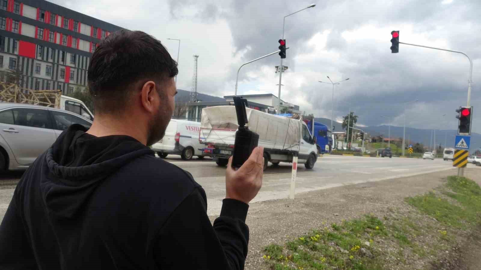 Bayram öncesi trafikte kırmızı ışık denetimi: Kural ihlali yapanlar kamerayla tespit edilip, telefonla arandı
