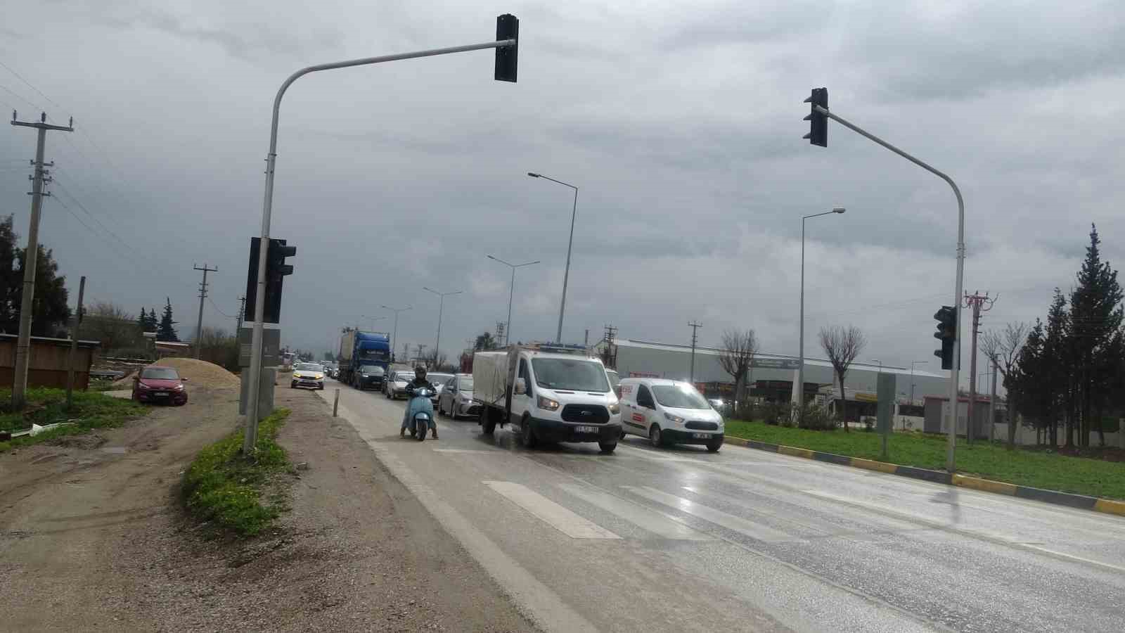 Bayram öncesi trafikte kırmızı ışık denetimi: Kural ihlali yapanlar kamerayla tespit edilip, telefonla arandı
