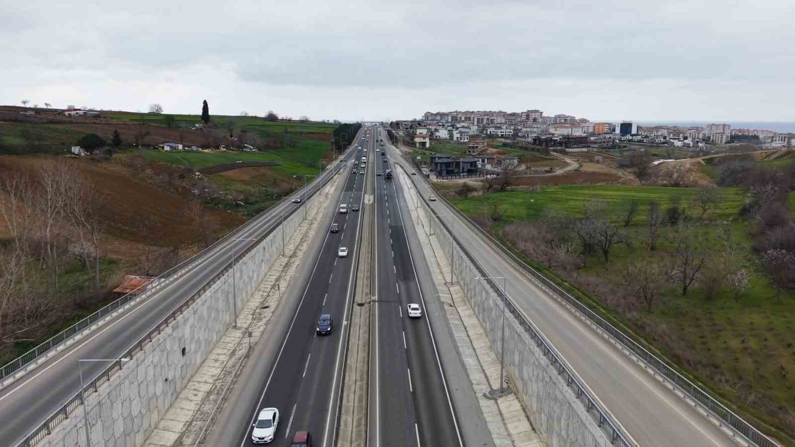 Bayram tatili başladı: İstanbul-Tekirdağ yolunda trafik yoğunluğu arttı
