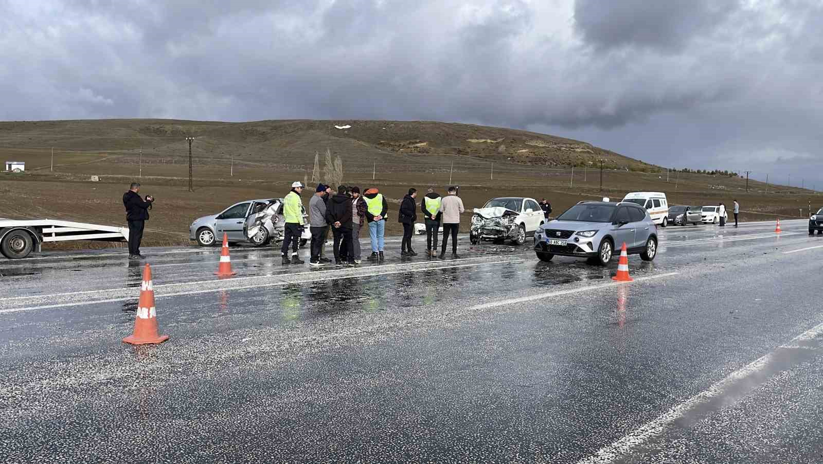 Bayram tatili dönüşü trafik kazası: 1 ölü, 5 yaralı
