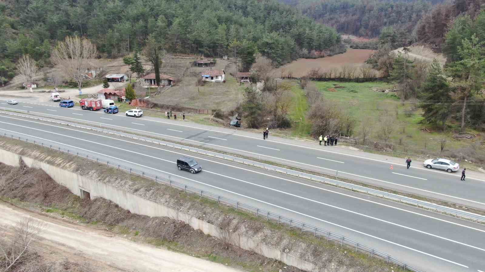 Bayram tatili yolunda feci kaza: 1 ölü, 4 yaralı
