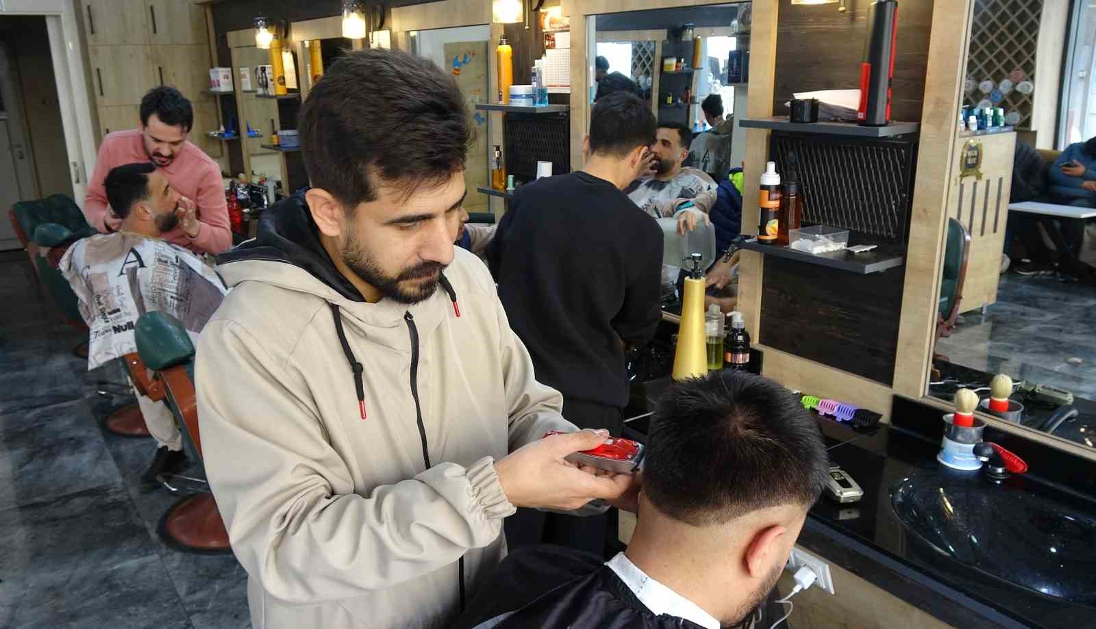 Bayram tıraşı mesaisi başladı
