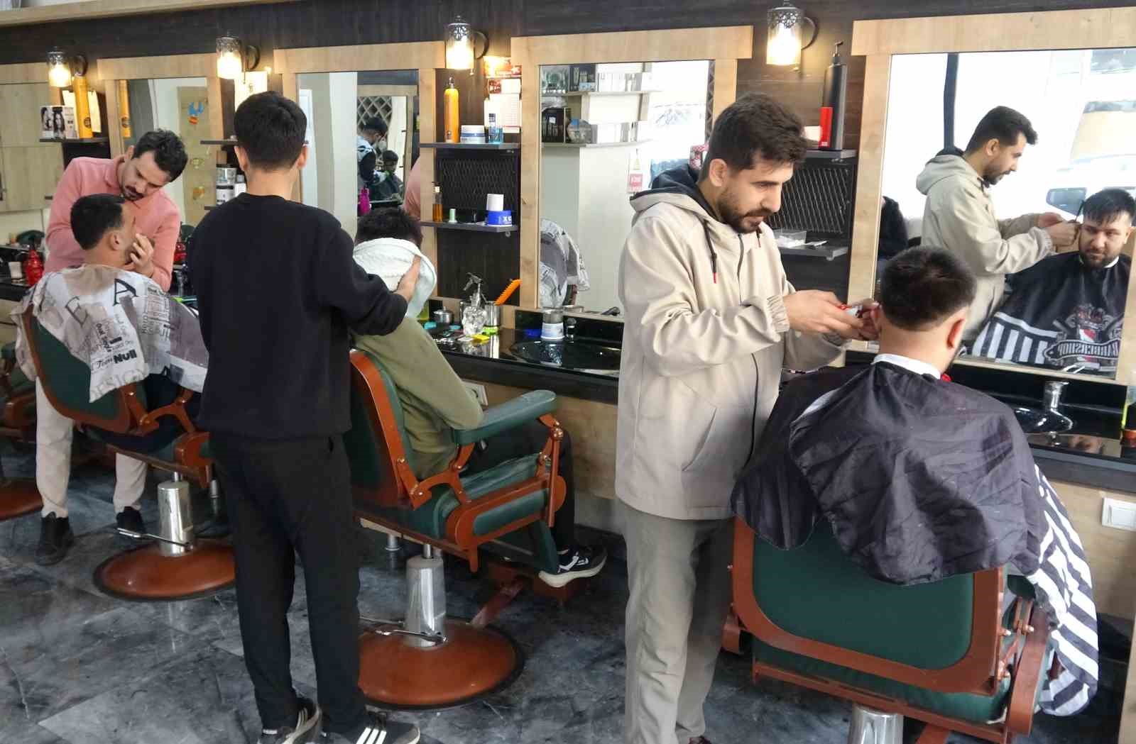 Bayram tıraşı mesaisi başladı
