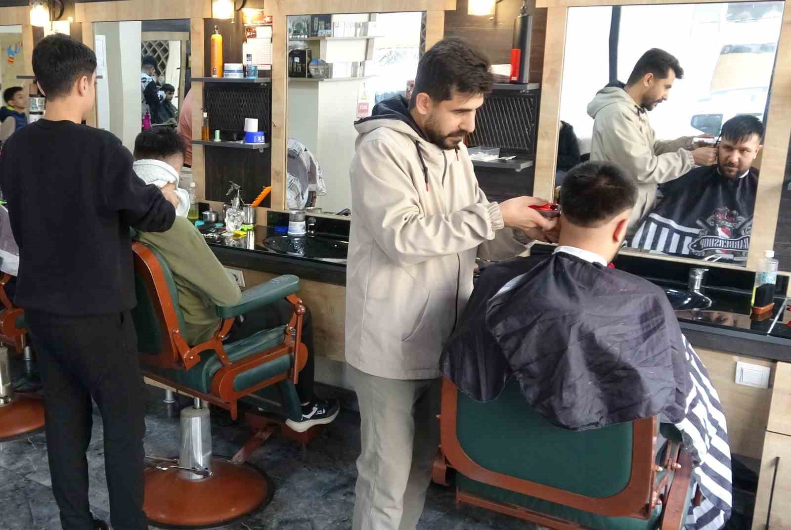 Bayram tıraşı mesaisi başladı
