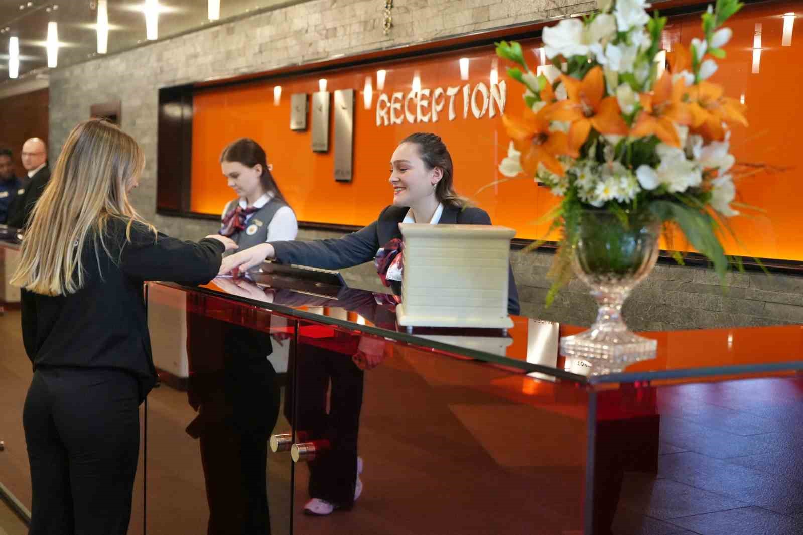 Bayram ve sezon öncesi turizmde kritik uyarı: "Gerçek dışı fiyatlara aldanmayın"
Bayram ve sezon öncesi turizmde kritik uyarı: "Gerçek dışı fiyatlara aldanmayın"