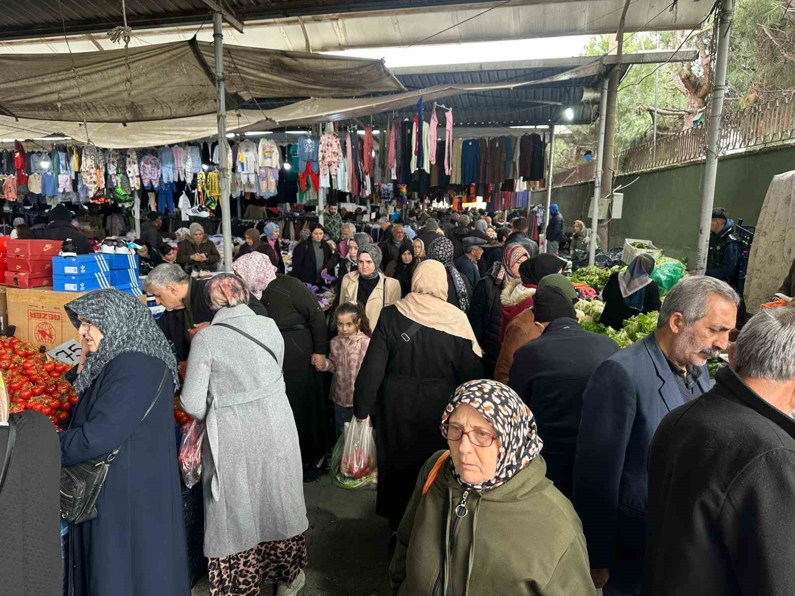 Bayram yoğunluğu: Esnafın yüzü güldü
