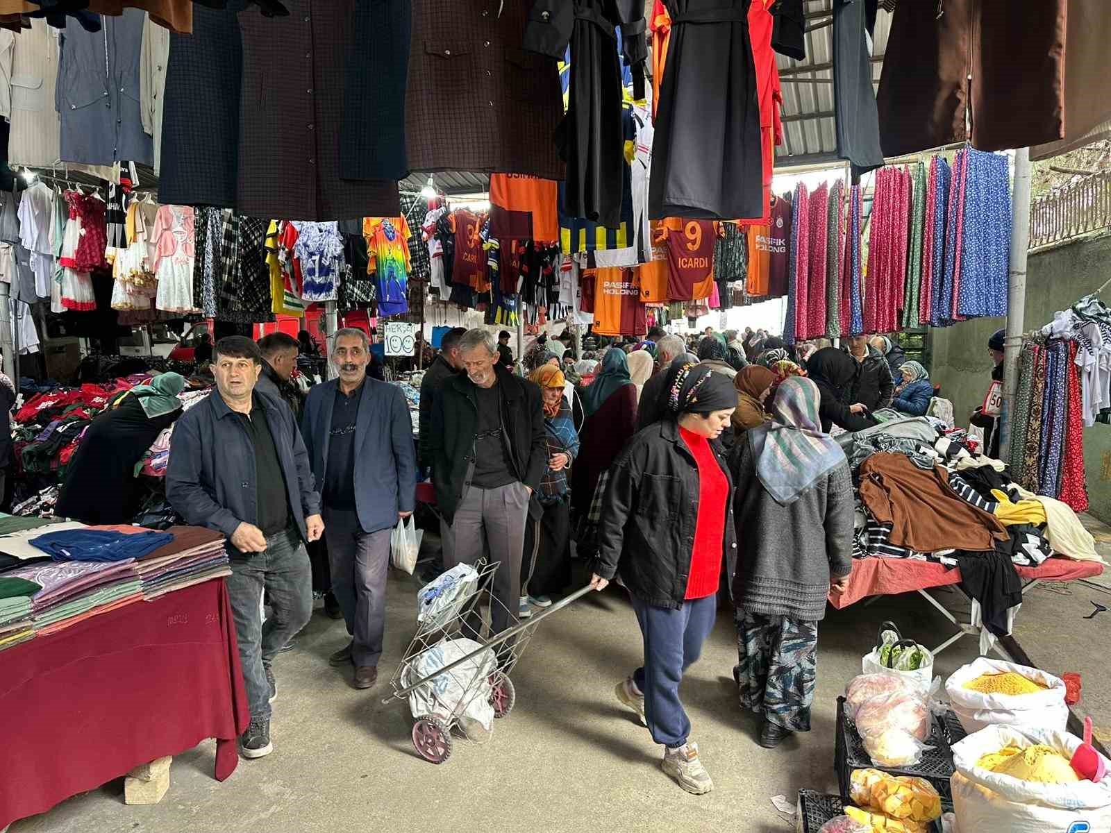 Bayram yoğunluğu: Esnafın yüzü güldü
