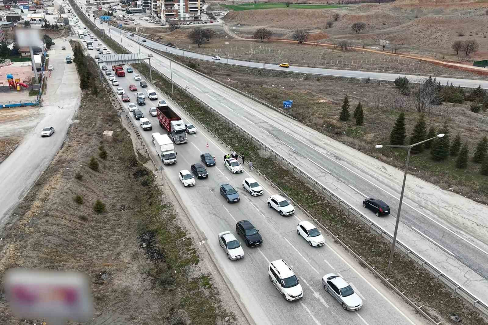 Bayram yolculuğu başladı: 43 ilin geçiş güzergahında trafik hareketliliği arttı
