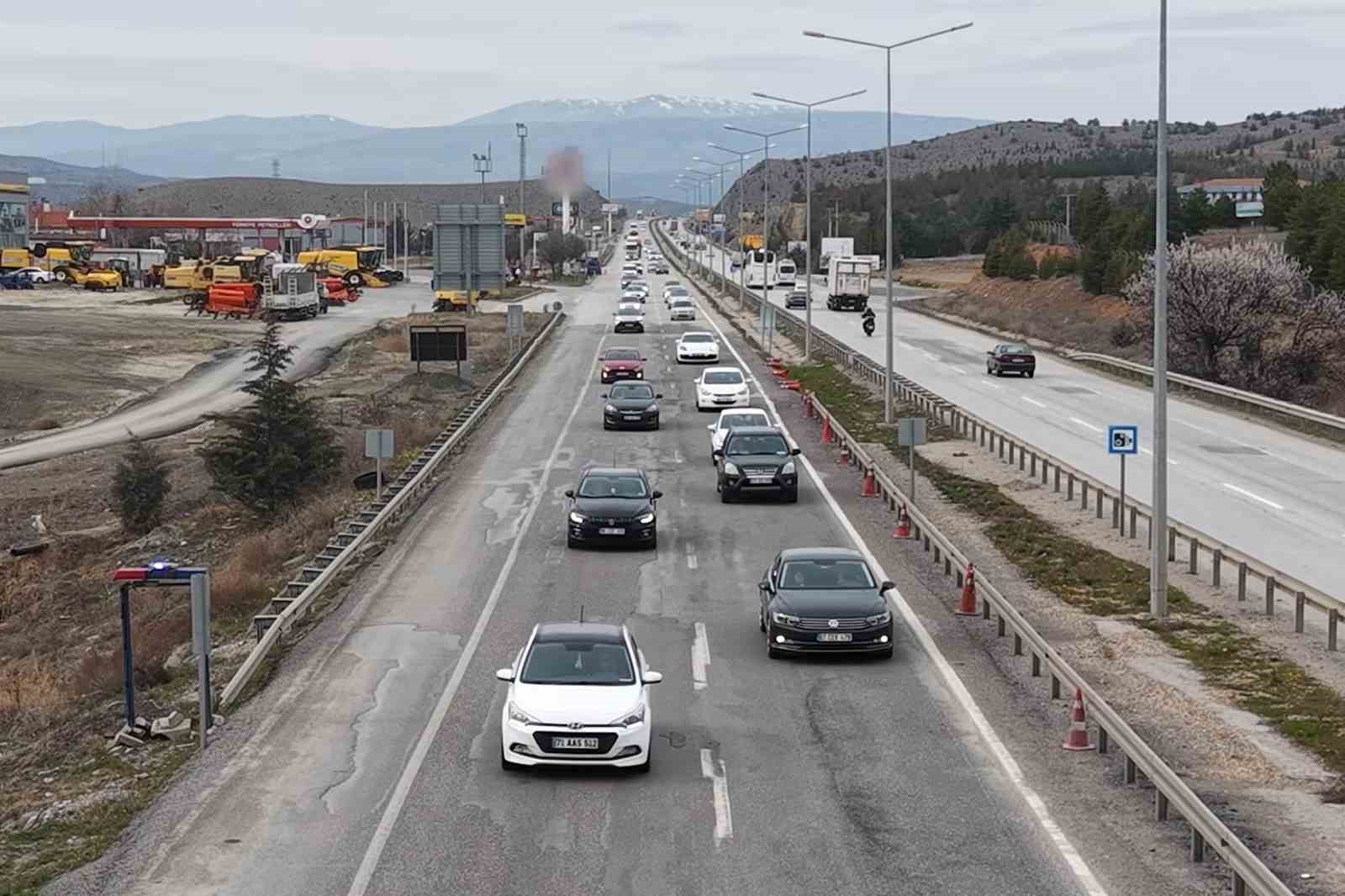 Bayram yolculuğu başladı: 43 ilin geçiş güzergahında trafik hareketliliği arttı
