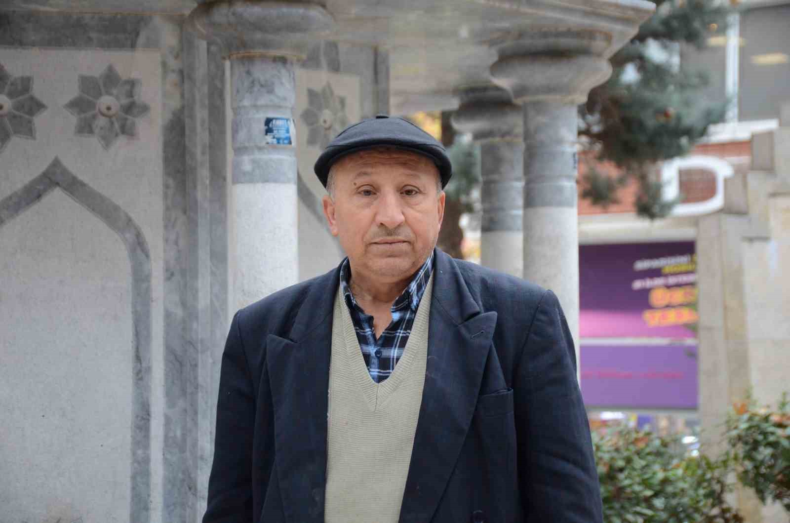 Bayramda eşini dostunu bıraktı, beslediği kuşlara koştu
