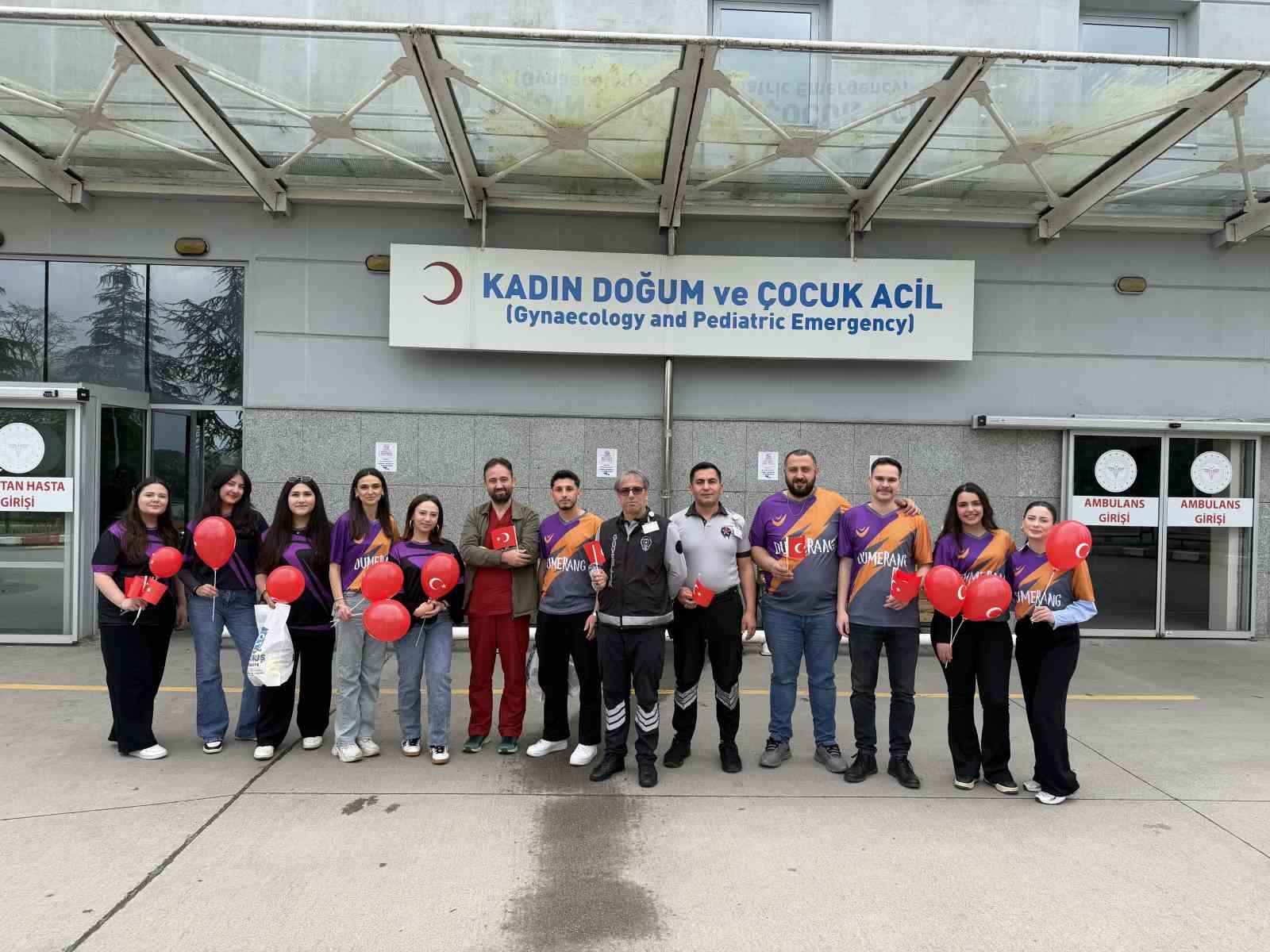 Bayramı hastanede geçiren çocuklara anlamlı ziyaret
