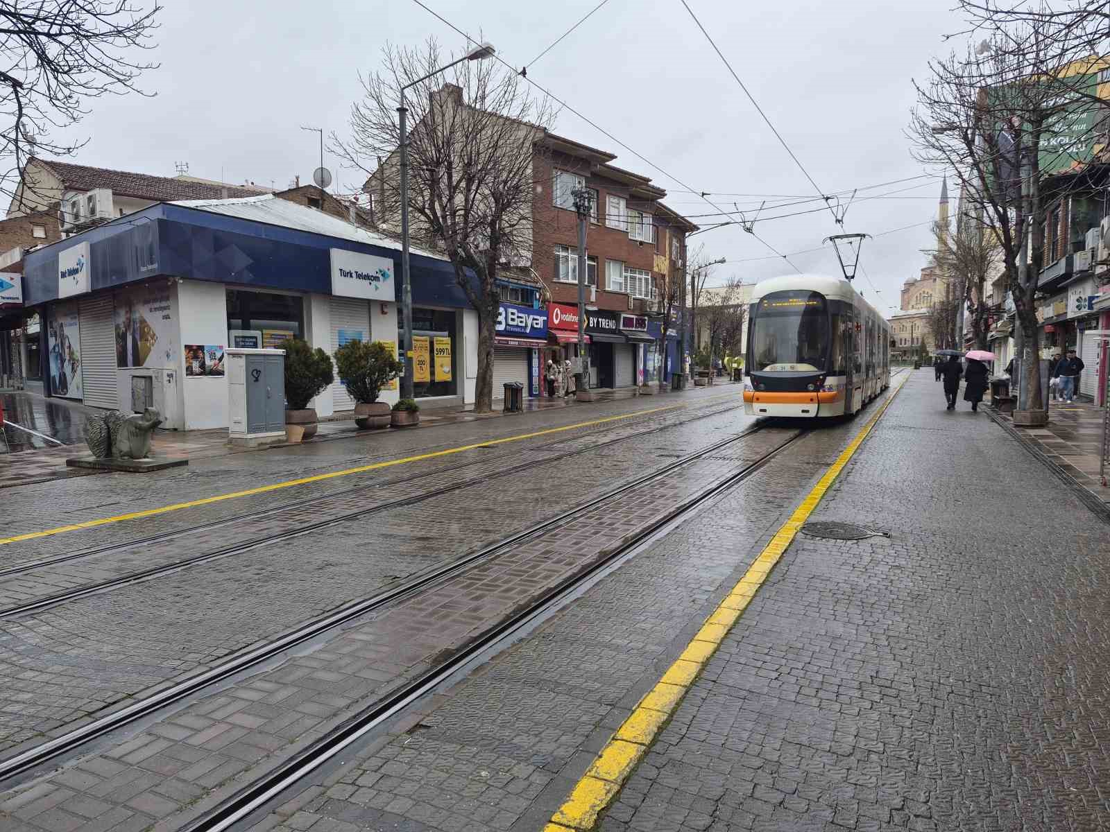 Bayramın 2’nci günü kent meydanı sessizliğe büründü
