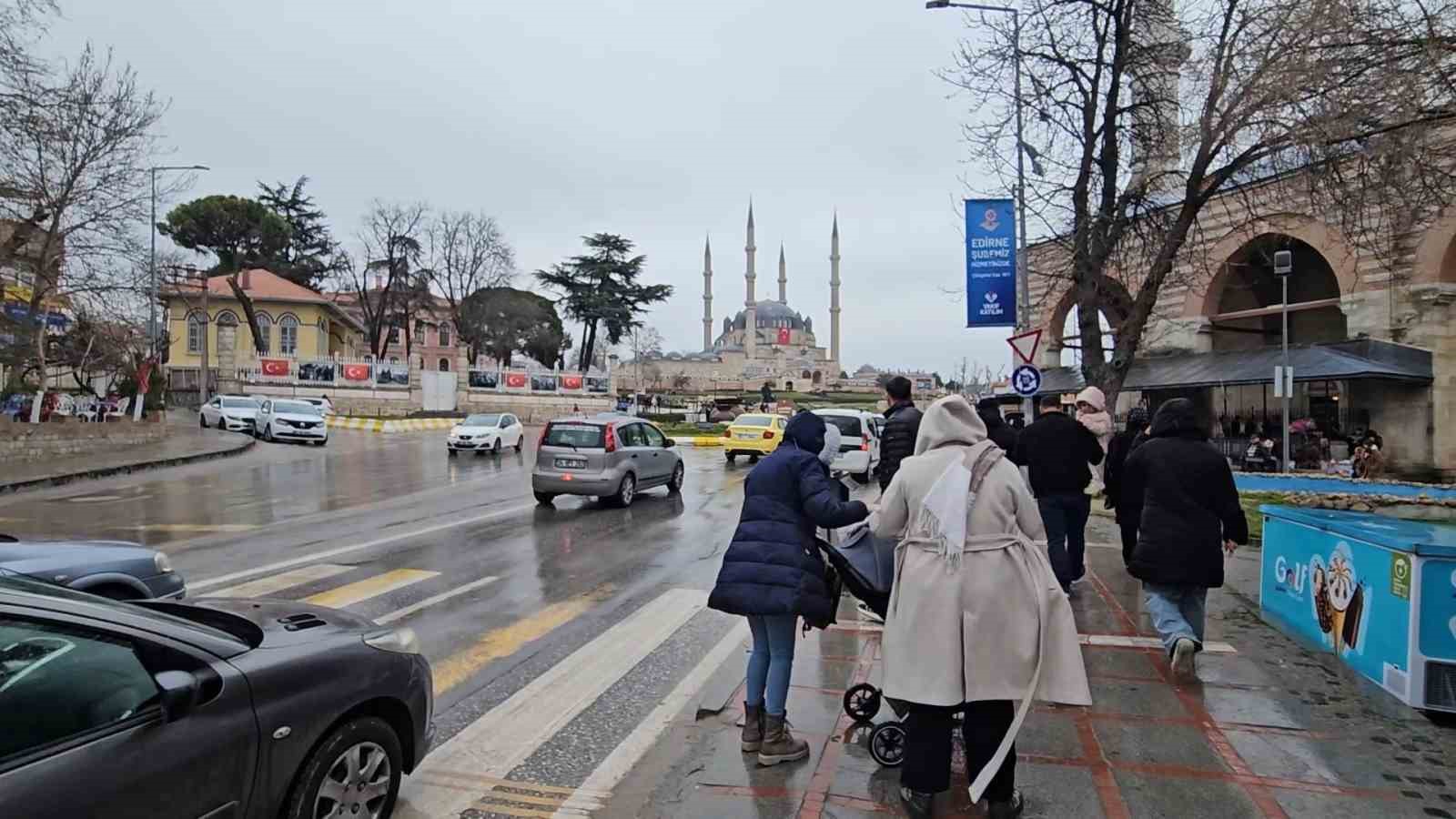 Bayramın ikinci günü vatandaşlar Edirne’ye akın etti
