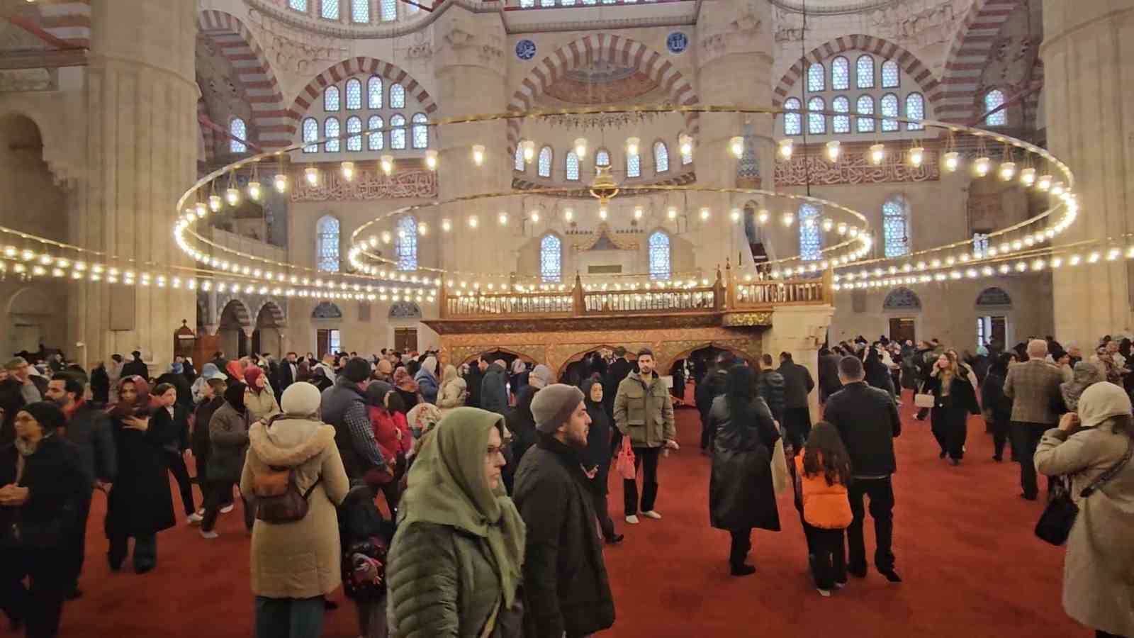 Bayramın ikinci günü vatandaşlar Edirne’ye akın etti
