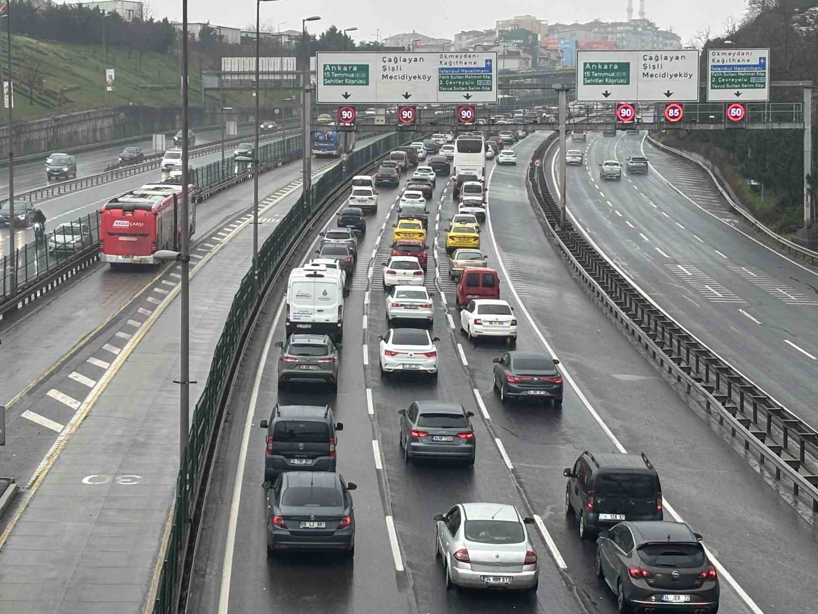 Bayramın ikinci gününde İstanbul’da trafik yoğunluğu
