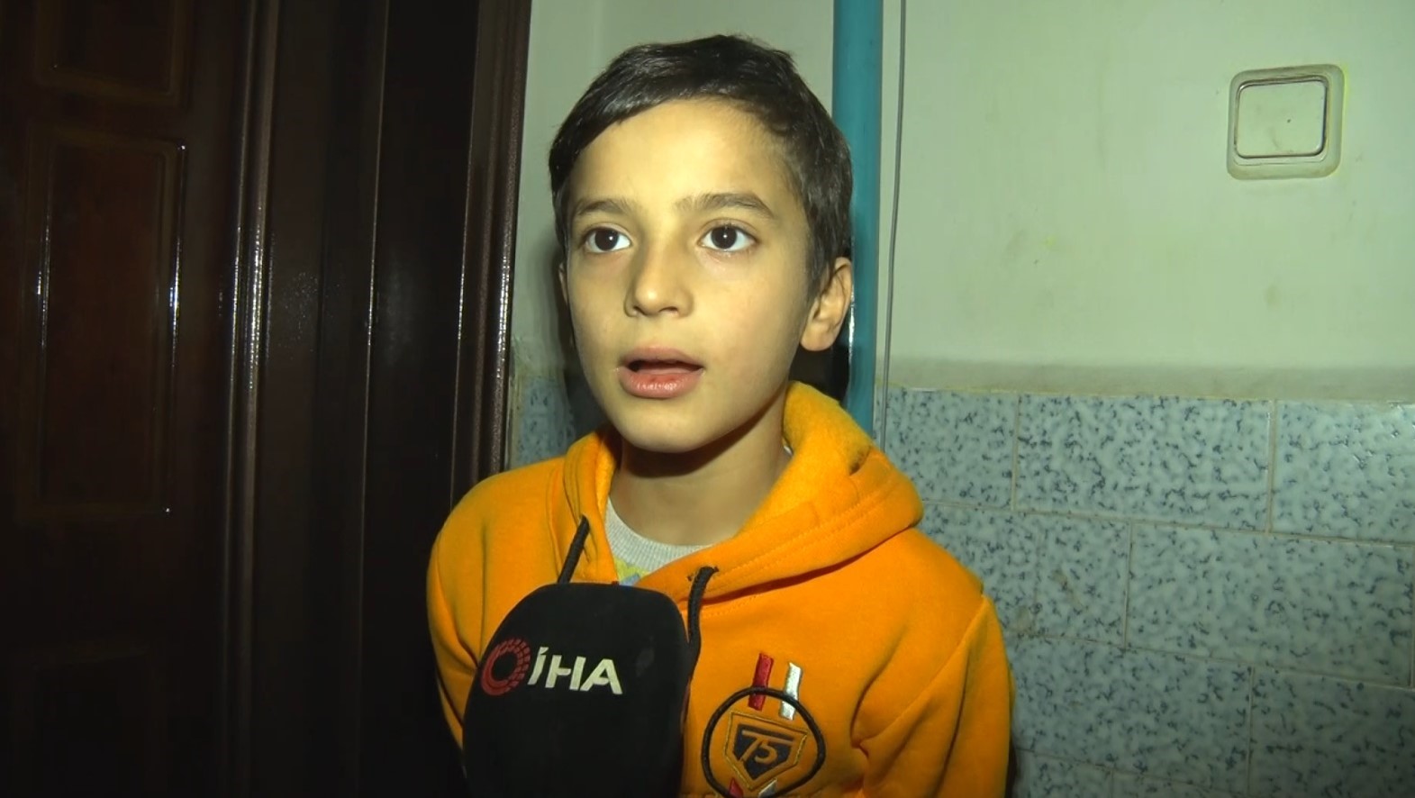 Bayrampaşa’da ambulansın geçmesi için trafiği durduran 10 yaşındaki Ahmet Hacı İbrahim:
