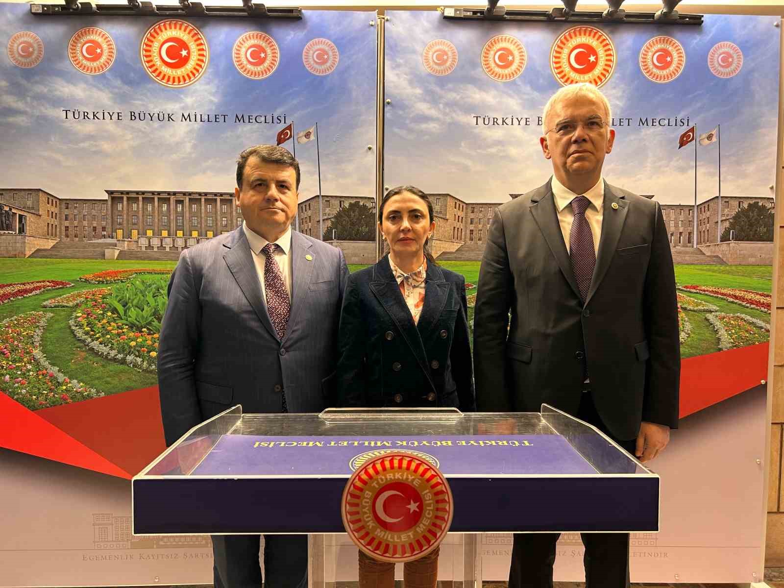 BBBUS hattı Havaist’e devredildi: CHP’li milletvekillerinden ortak açıklama
BBBUS hattı Havaist’e devredildi: CHP’li milletvekillerinden ortak açıklama
