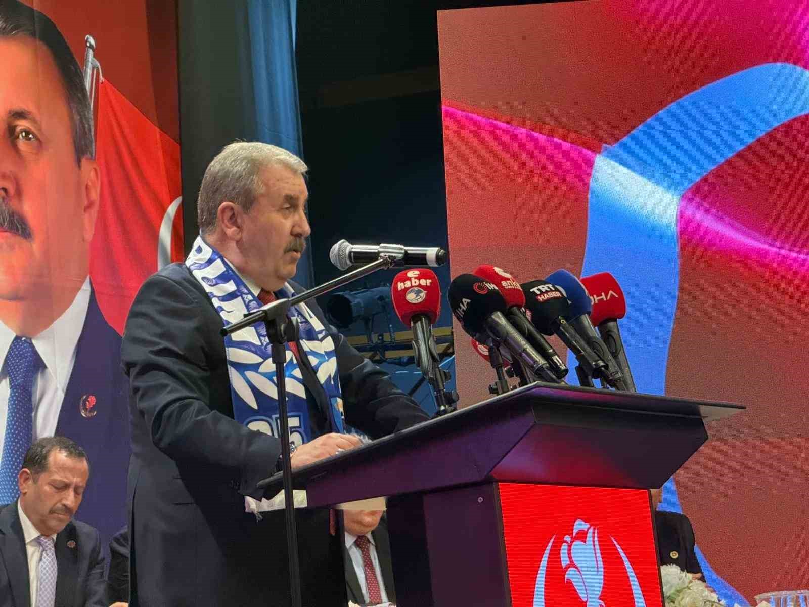 BBP Genel Başkanı Destici, Erzurum kongresinde konuştu:
