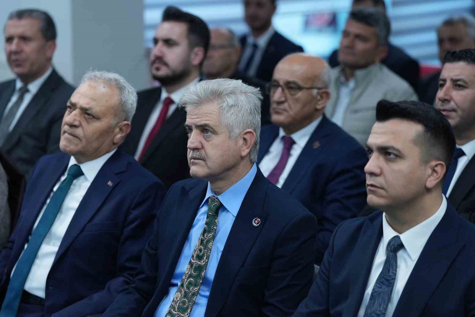 BBP Genel Başkanı Destici: "Savaş mı var bu ülkede de CHP barış konferansı düzenledi?"
