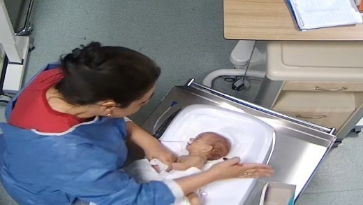 Bebeğe şiddet uygulayan hemşire mahkemede, "Bende bir anneyim çocuğumun bana ihtiyacı var"
Bebeğe şiddet uygulayan hemşire mahkemede, "Bende bir anneyim çocuğumun bana ihtiyacı var"