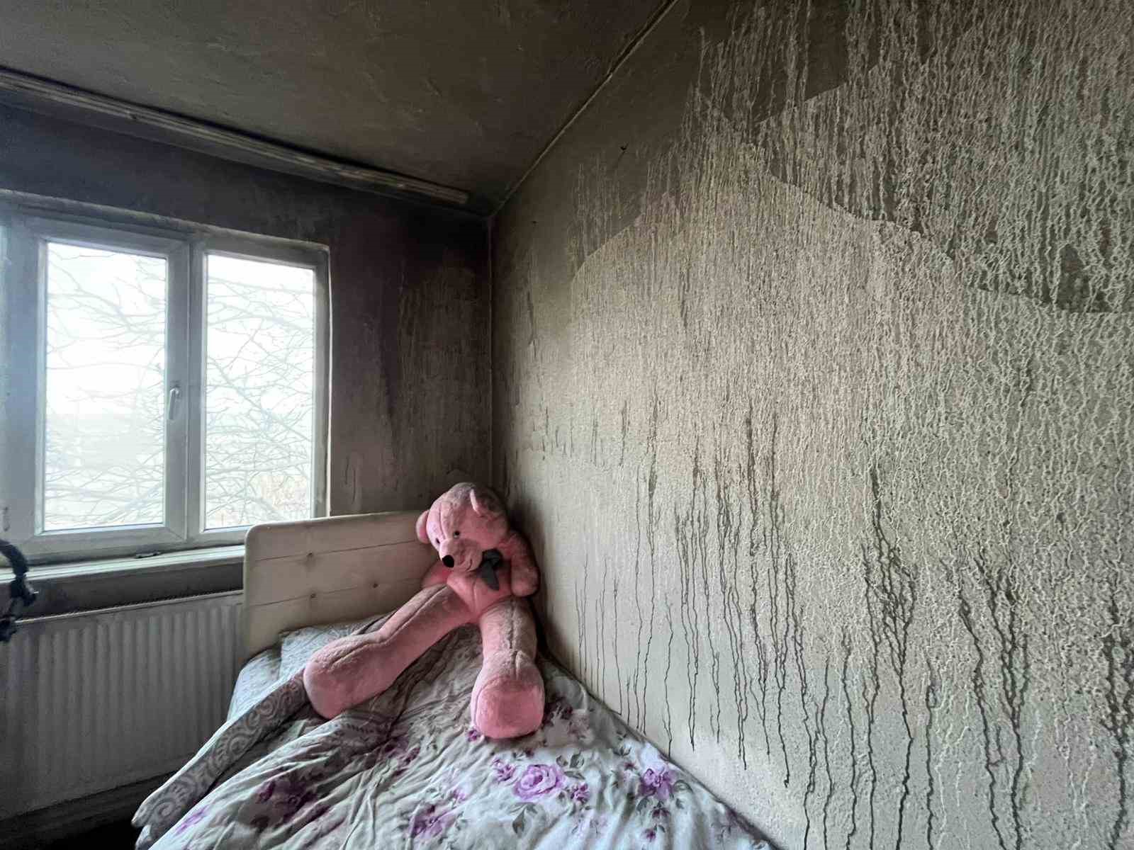 Bebeği üşümesin diye annesine taşındı, döndüğünde evinin kül olduğunu gördü
