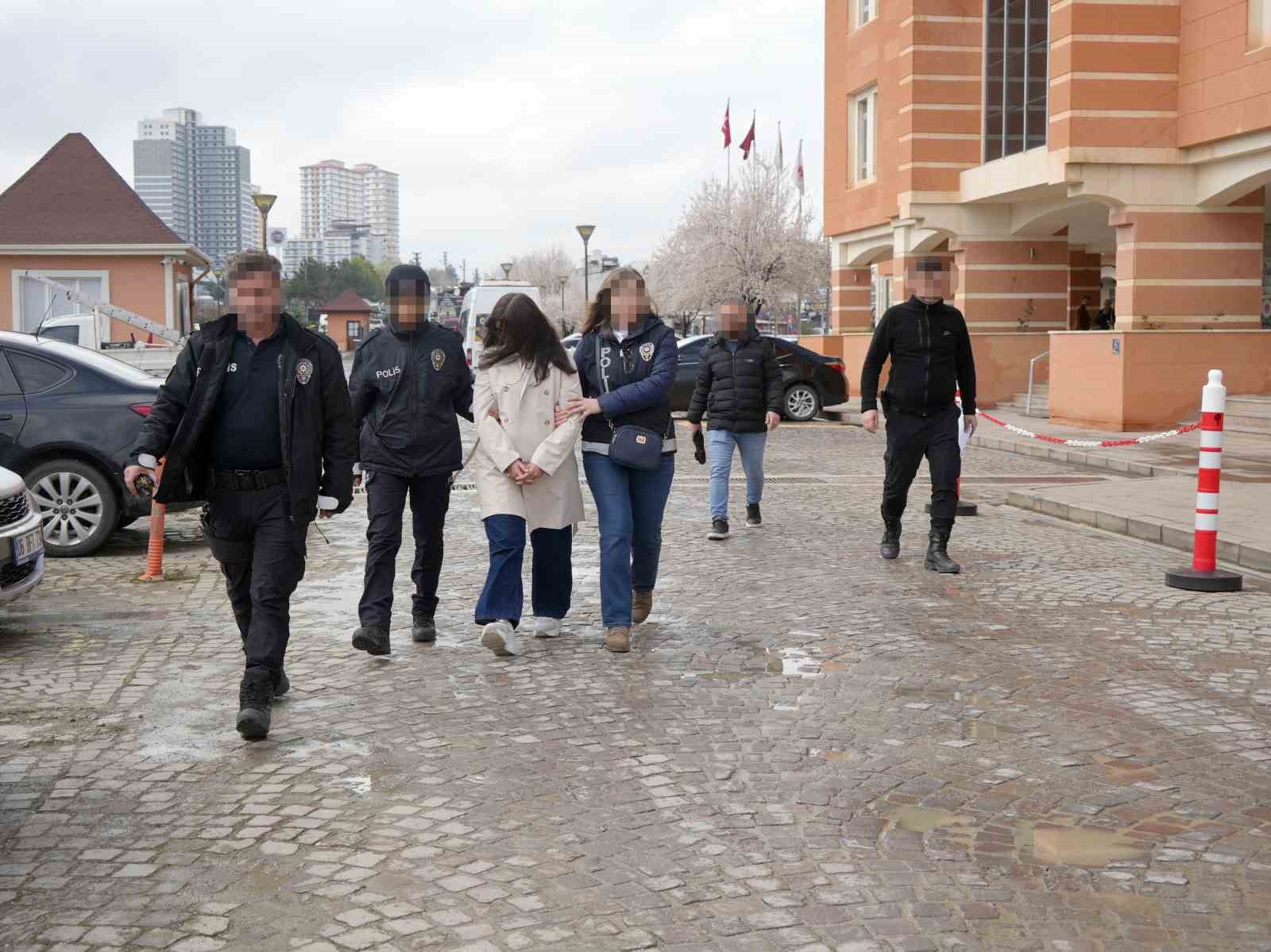 Bebeğini çöpe atan anne için müebbet talebi: Duruşma salonunda tutuklandı
