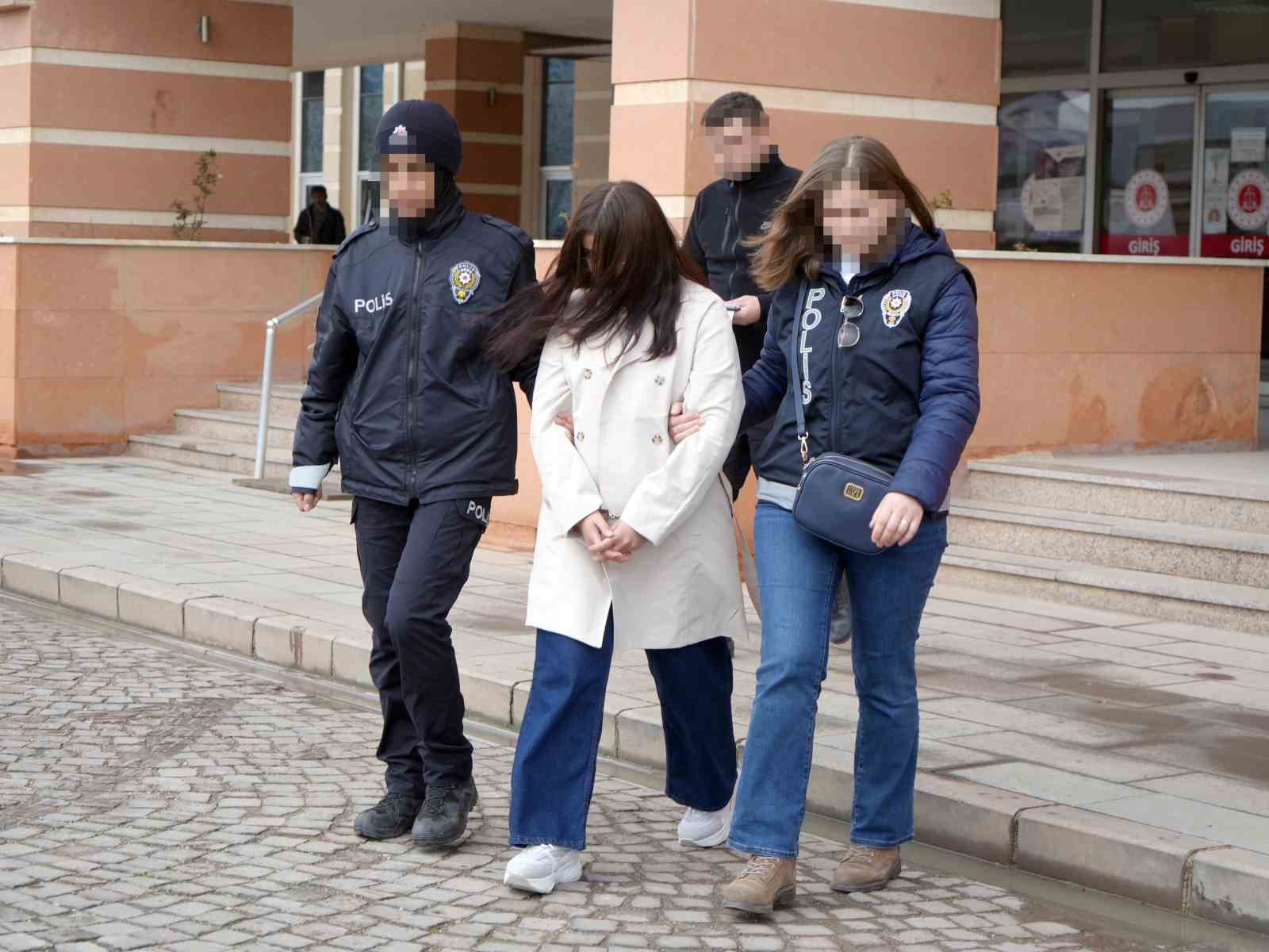 Bebeğini çöpe atan anne için müebbet talebi: Duruşma salonunda tutuklandı
